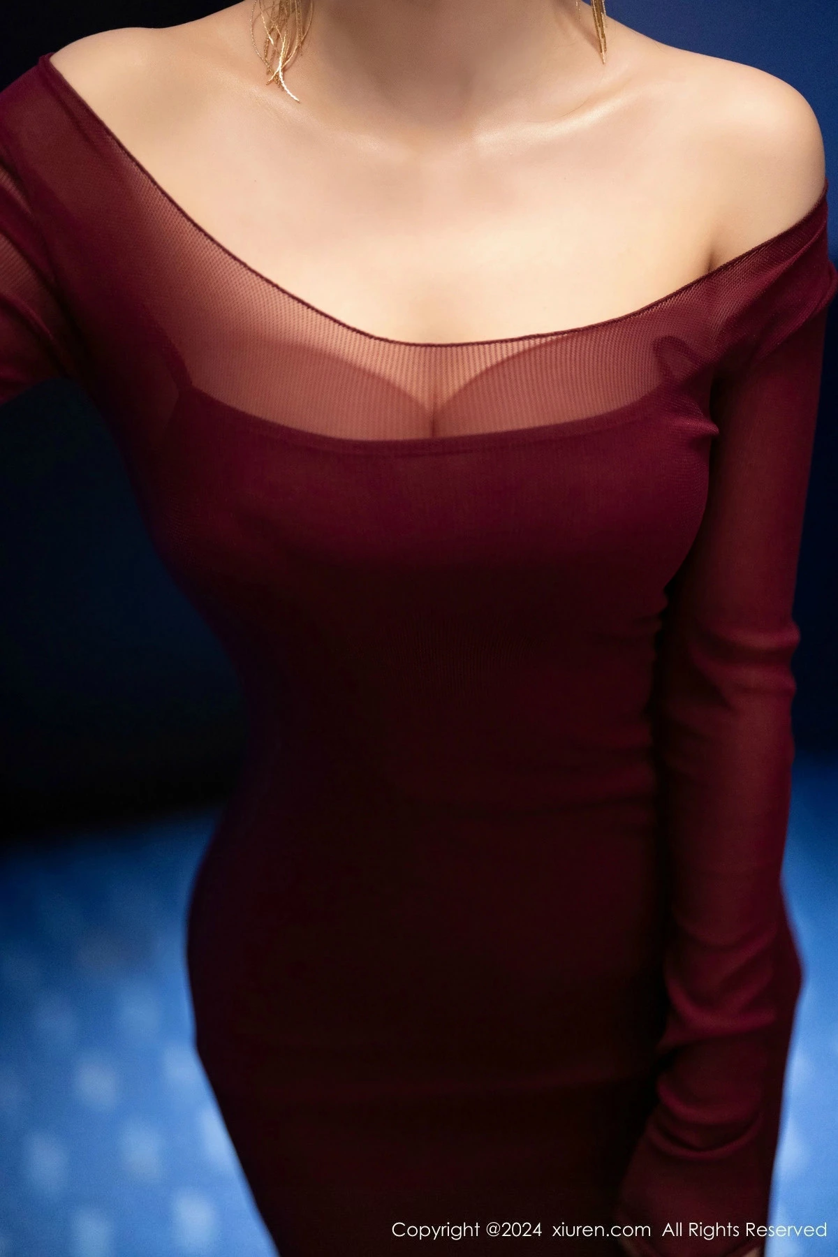 [[XiuRen秀人网]秀人网]No.9348_女神杨晨晨Yome性感红色连衣裙配超薄肉丝秀丰腴身材诱惑写真82P