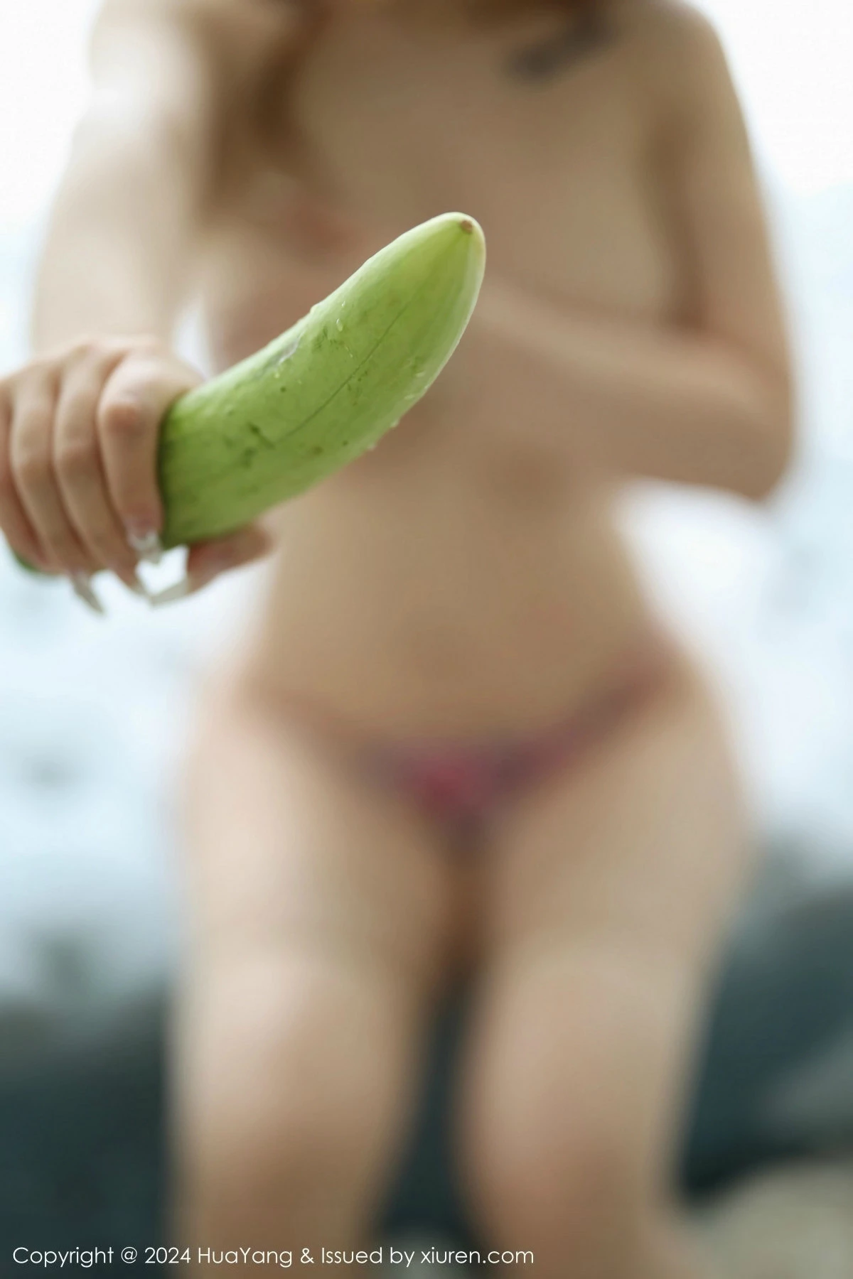 [YouMi尤蜜荟]Vol.1105_模特小海臀Rena性感缕空吊带长裙配肉丝袜秀丰满身材诱惑写真50P