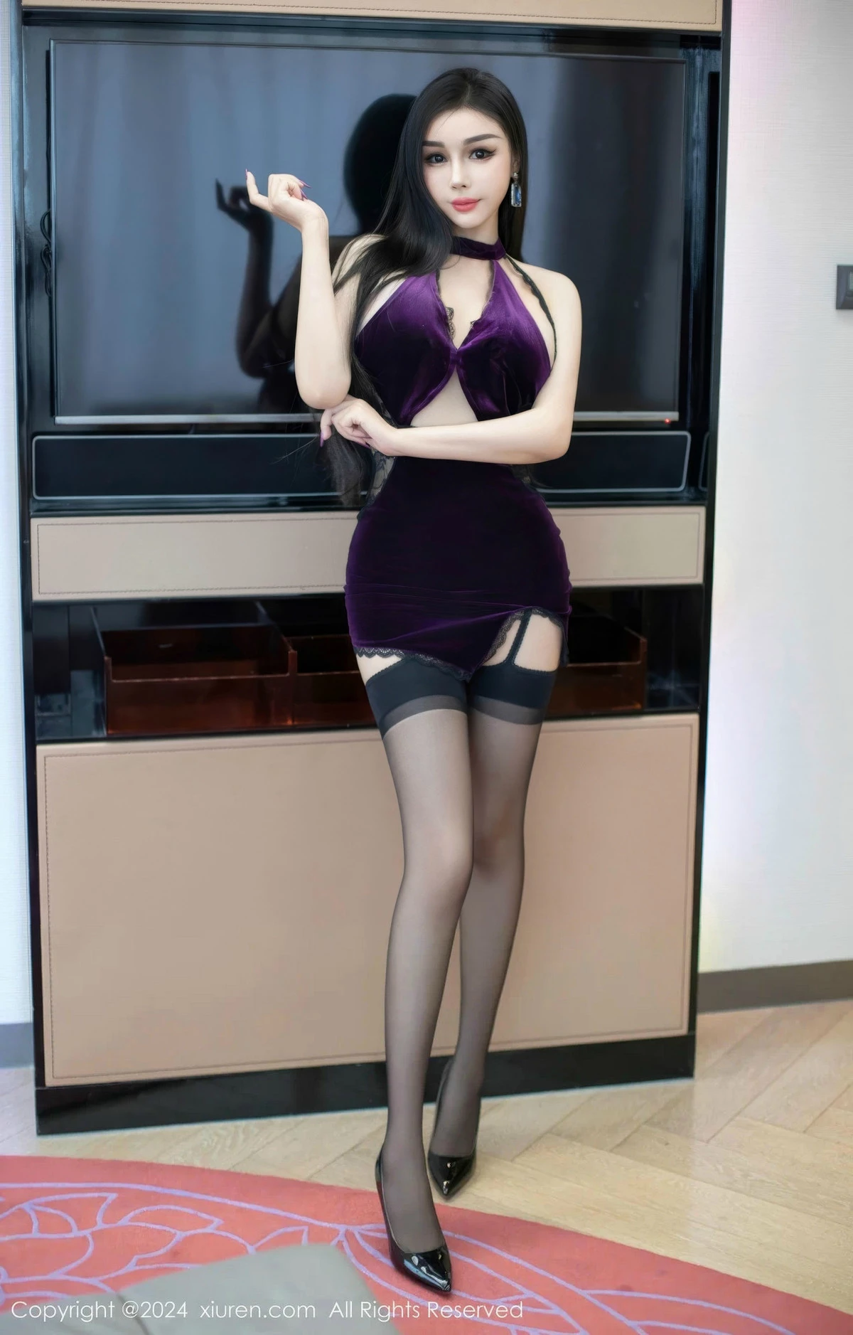 [[XiuRen秀人网]秀人网]No.9341_模特田冰冰私房性感紫色情趣服饰配黑丝吊袜秀翘臀美腿诱惑写真58P