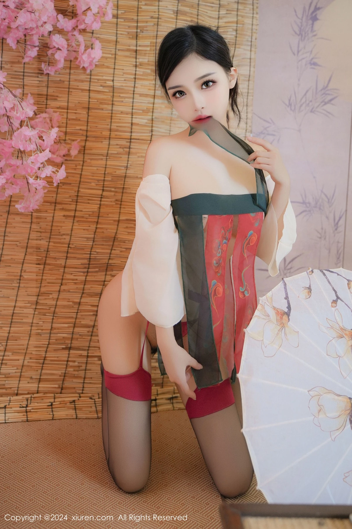 [[XiuRen秀人网]秀人网]No.9351_模特妙可可Cheese性感薄纱汉服配黑丝吊袜秀丰腴身材诱惑写真80P