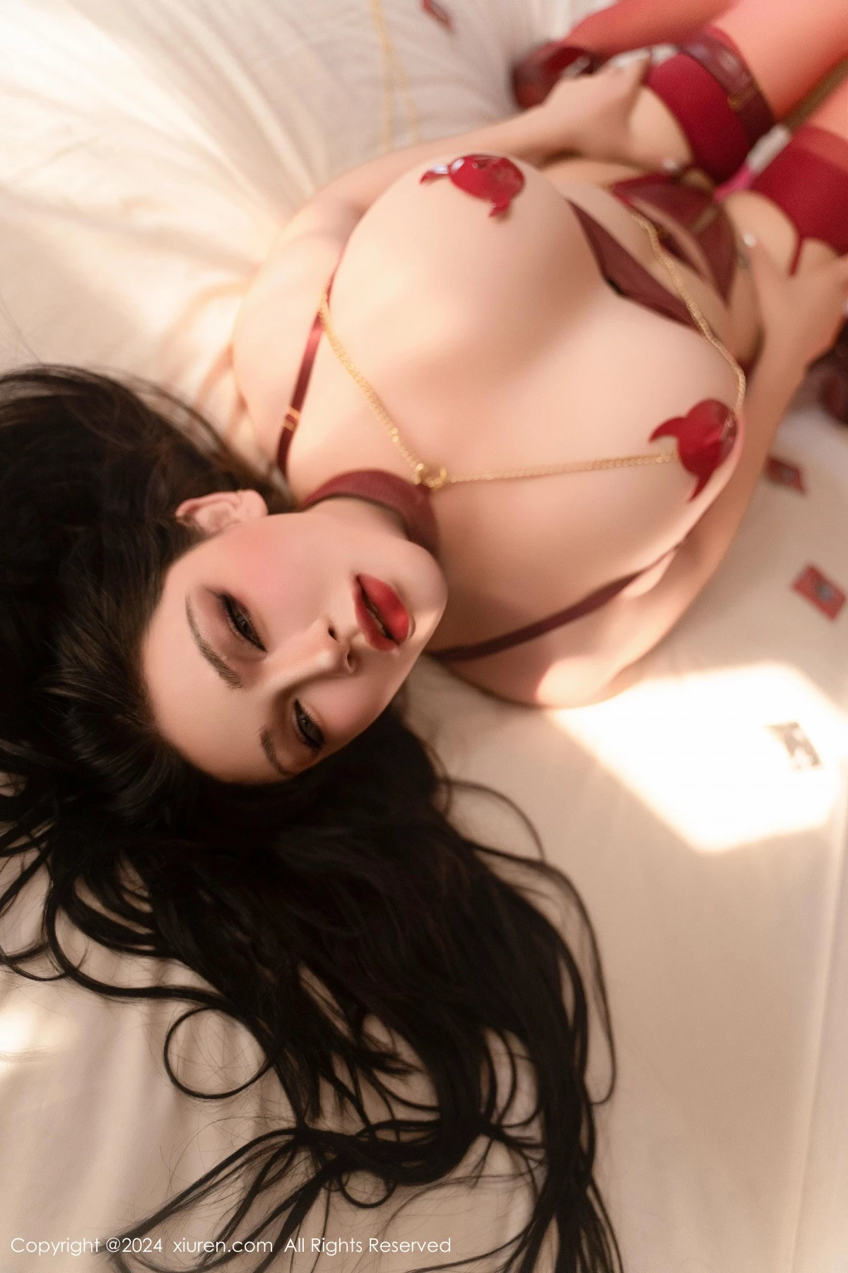 [[XiuRen秀人网]秀人网]No.9352_模特伊丽莎有点白性感白色睡袍露情趣内衣秀丰满身材诱惑写真93P