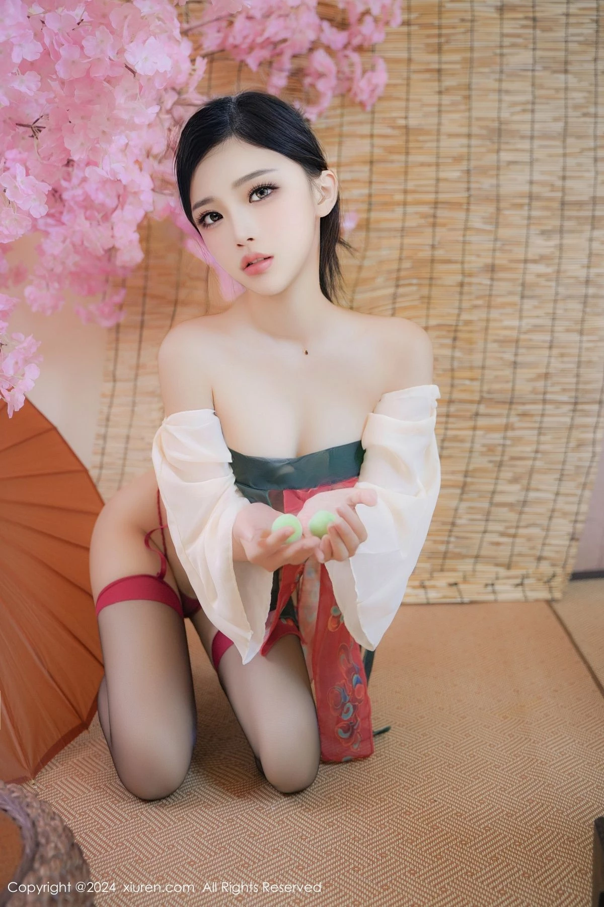 [[XiuRen秀人网]秀人网]No.9351_模特妙可可Cheese性感薄纱汉服配黑丝吊袜秀丰腴身材诱惑写真80P