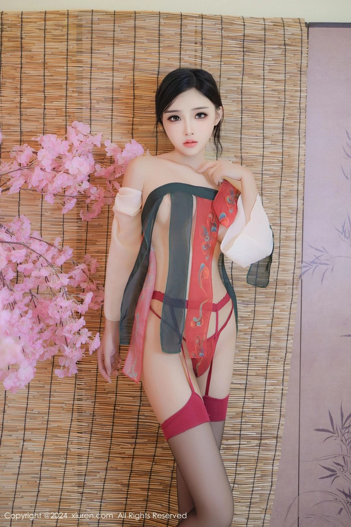 [[XiuRen秀人网]秀人网]No.9351_模特妙可可Cheese性感薄纱汉服配黑丝吊袜秀丰腴身材诱惑写真80P