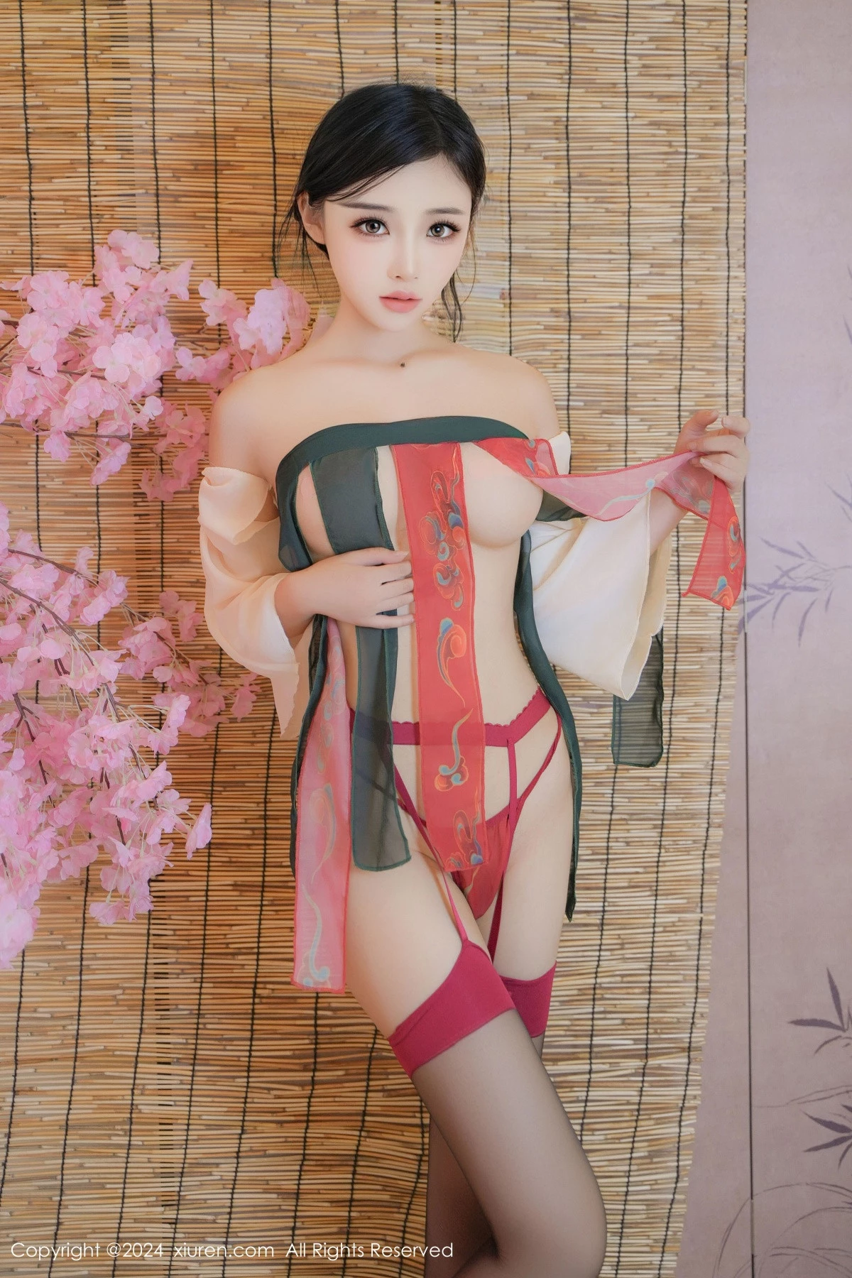 [[XiuRen秀人网]秀人网]No.9351_模特妙可可Cheese性感薄纱汉服配黑丝吊袜秀丰腴身材诱惑写真80P