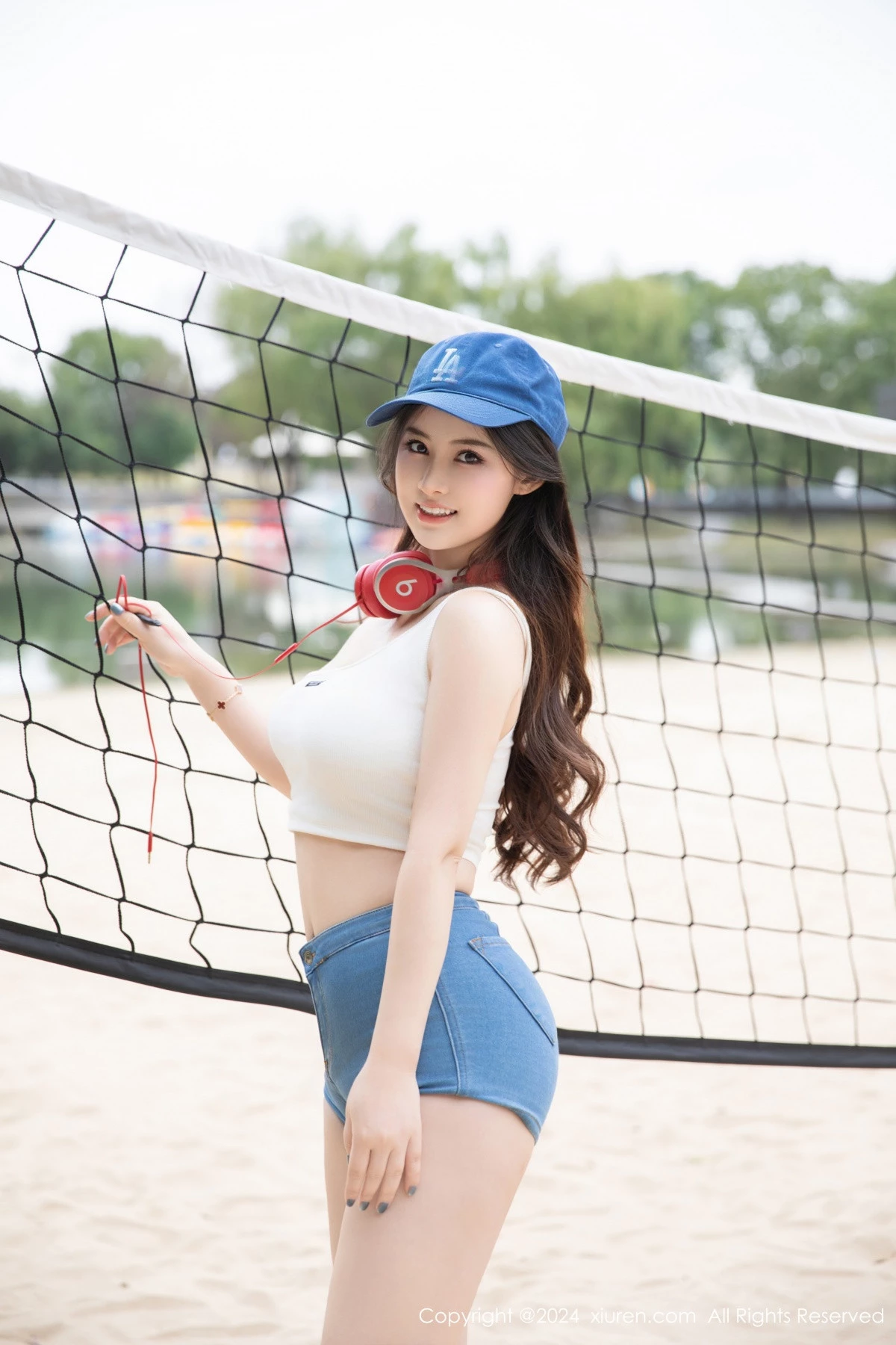 [[XiuRen秀人网]秀人网]No.9354_模特诗诗kiki性感白色抹胸服饰配超短牛仔裤秀丰腴身姿诱惑写真81P