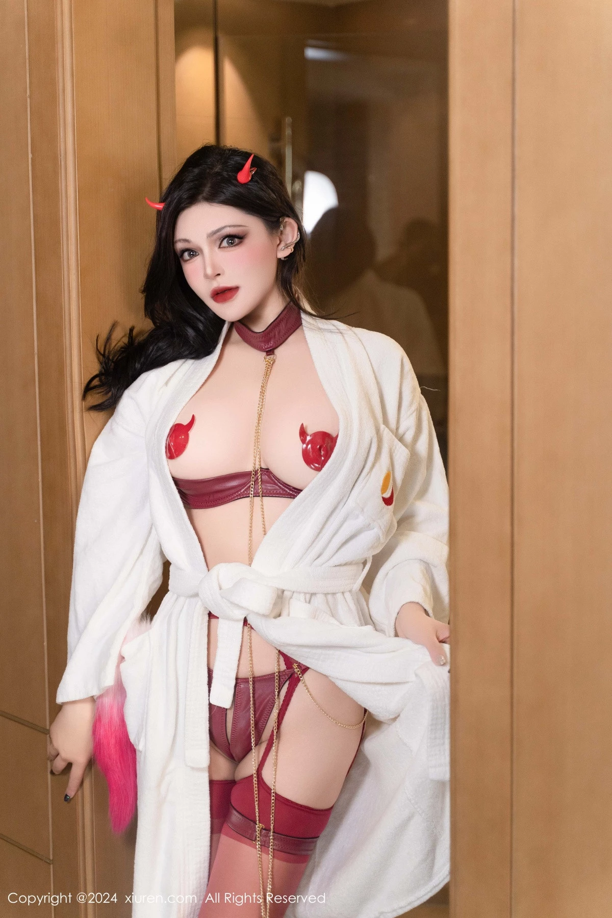 [[XiuRen秀人网]秀人网]No.9352_模特伊丽莎有点白性感白色睡袍露情趣内衣秀丰满身材诱惑写真93P