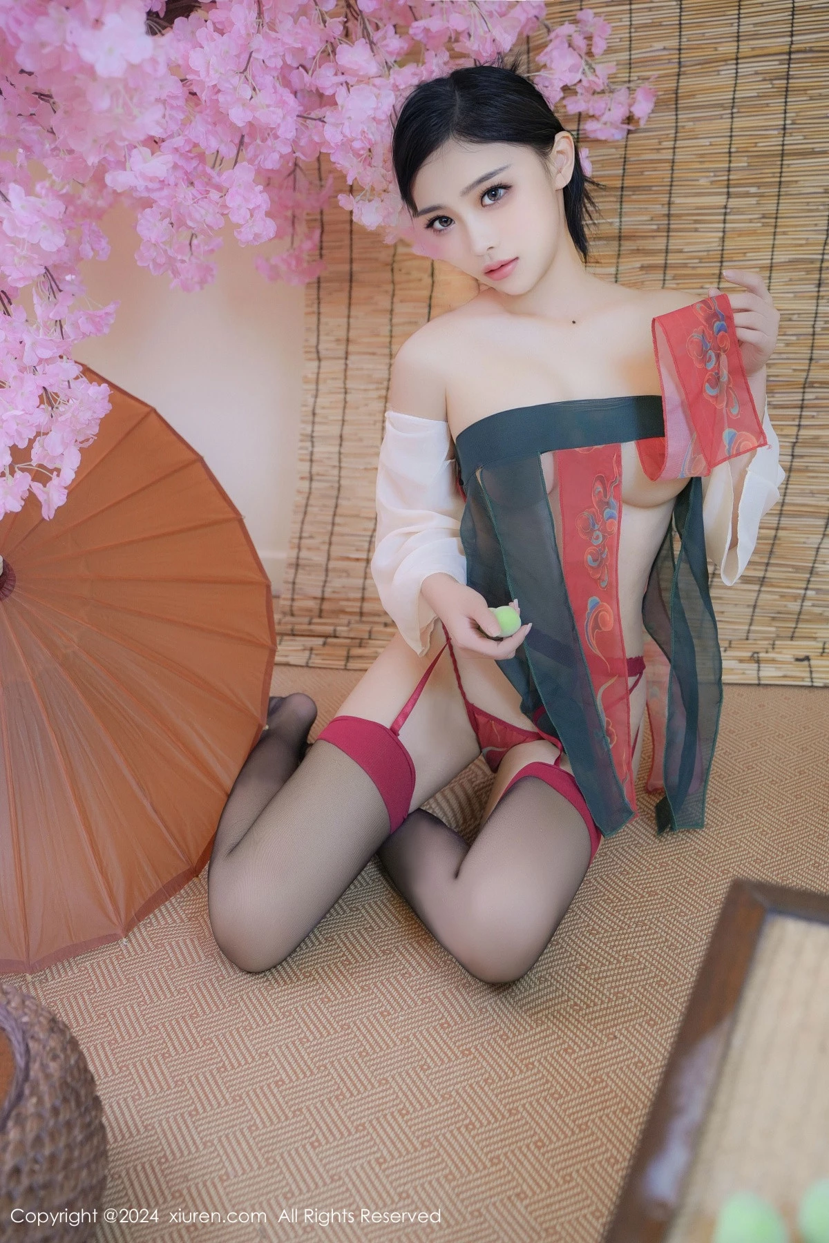 [[XiuRen秀人网]秀人网]No.9351_模特妙可可Cheese性感薄纱汉服配黑丝吊袜秀丰腴身材诱惑写真80P