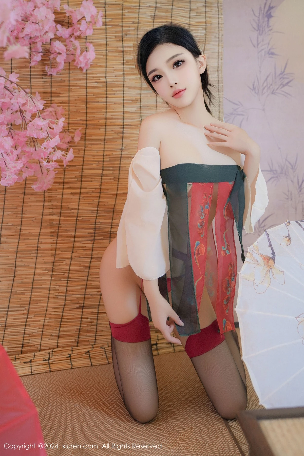 [[XiuRen秀人网]秀人网]No.9351_模特妙可可Cheese性感薄纱汉服配黑丝吊袜秀丰腴身材诱惑写真80P