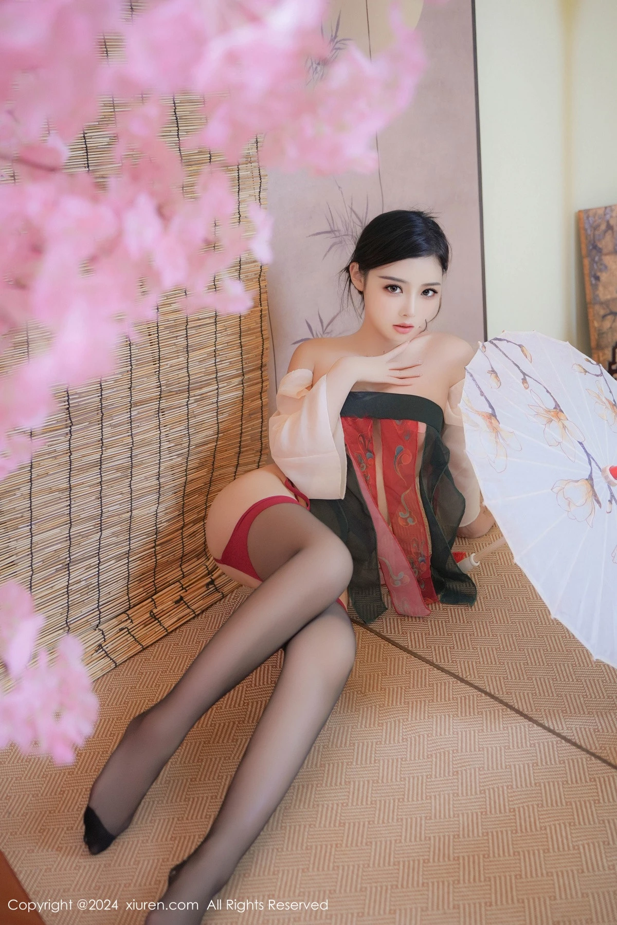 [[XiuRen秀人网]秀人网]No.9351_模特妙可可Cheese性感薄纱汉服配黑丝吊袜秀丰腴身材诱惑写真80P