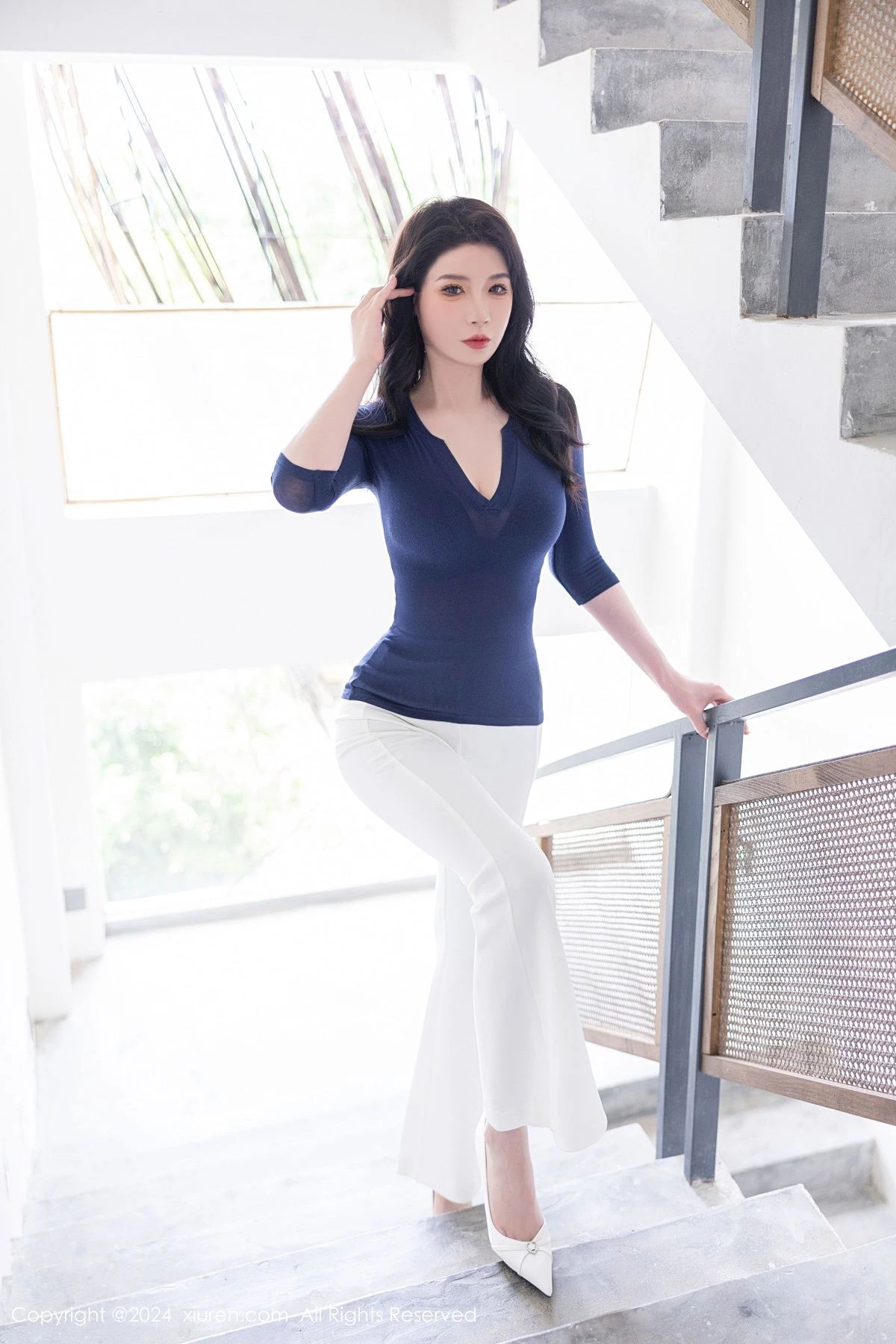 [[XiuRen秀人网]秀人网]No.9355_模特梦心玥性感深蓝V领露蓝色蕾丝内衣秀高挑曼妙身姿诱惑写真83P