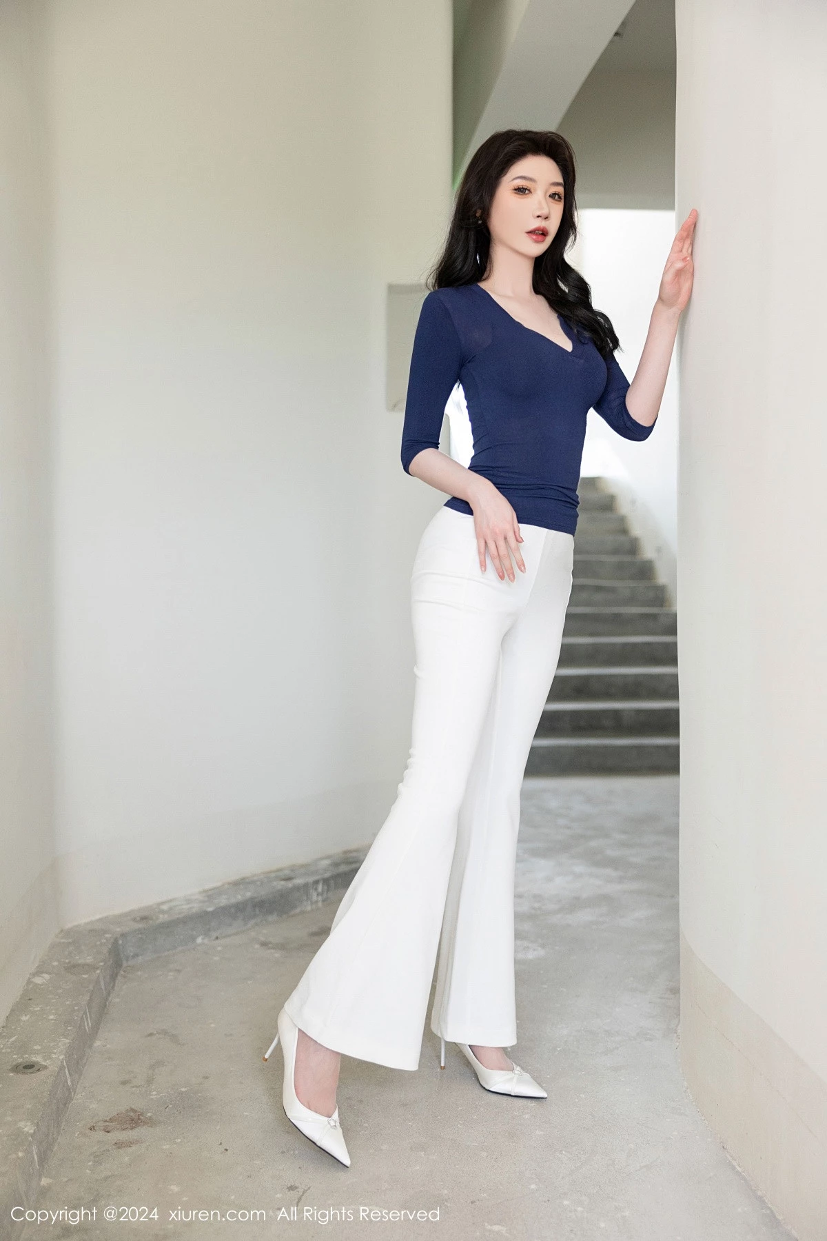 [[XiuRen秀人网]秀人网]No.9355_模特梦心玥性感深蓝V领露蓝色蕾丝内衣秀高挑曼妙身姿诱惑写真83P