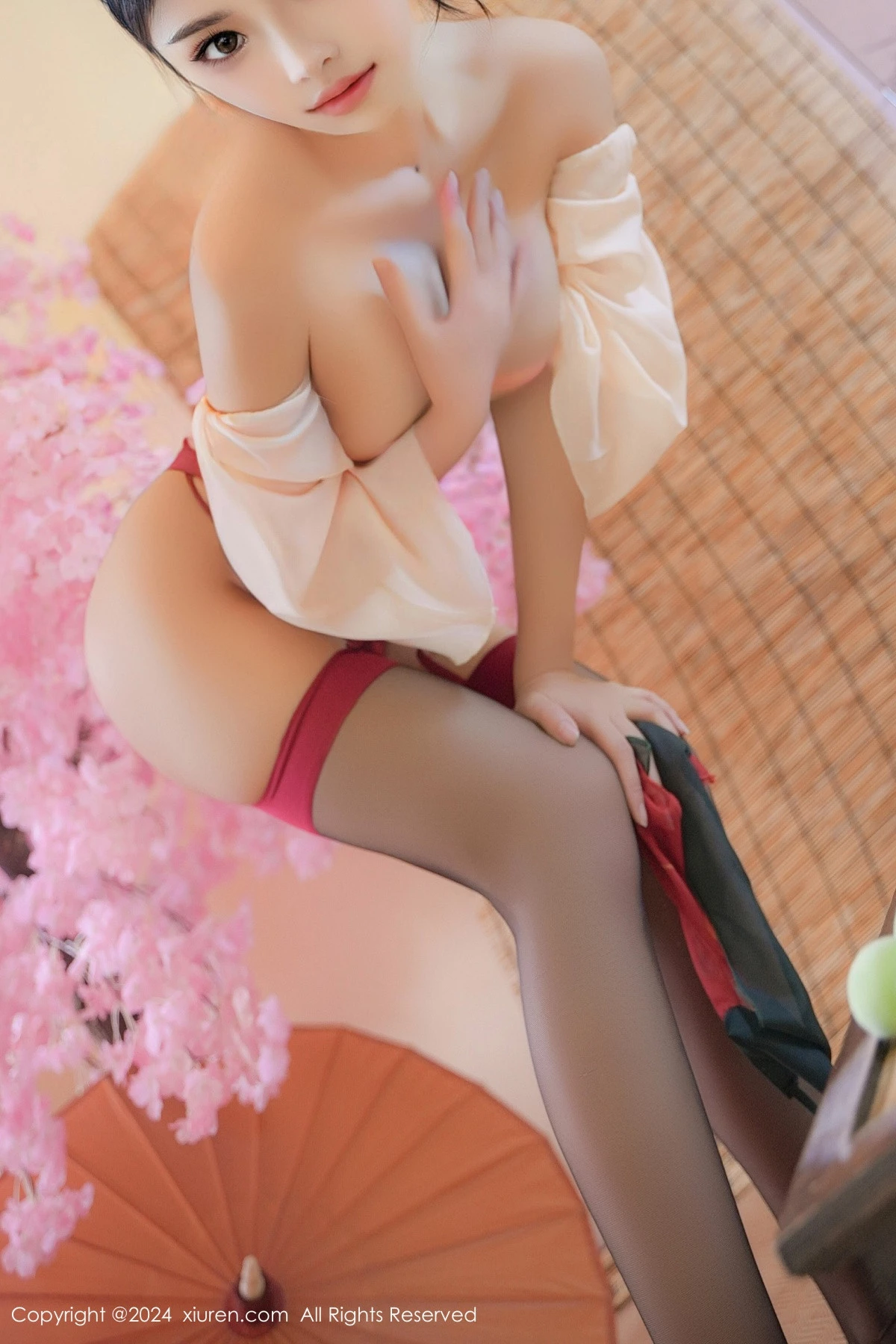 [[XiuRen秀人网]秀人网]No.9351_模特妙可可Cheese性感薄纱汉服配黑丝吊袜秀丰腴身材诱惑写真80P