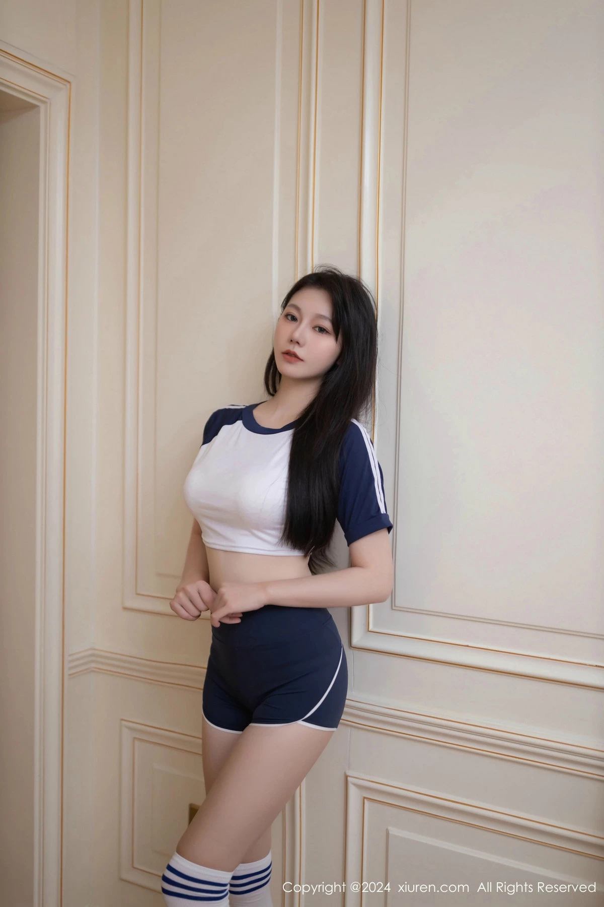 [[XiuRen秀人网]秀人网]No.9506_模特安然anran性感运动服露白色内衣配白丝袜秀柔美身姿诱惑写真80P