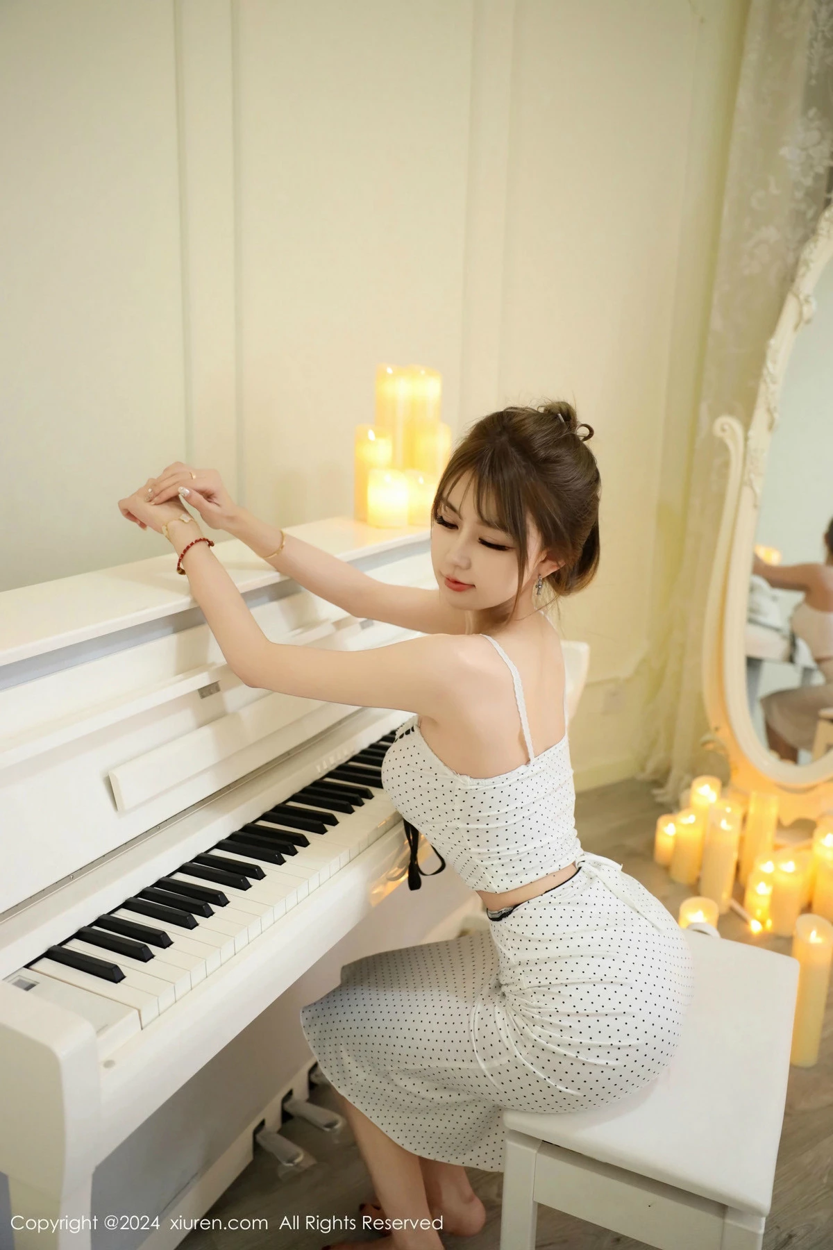 [[XiuRen秀人网]秀人网]No.9502_模特Zoe柚柚钢琴房场景性感白色情趣内衣秀凹凸身材惹火诱惑写真57P
