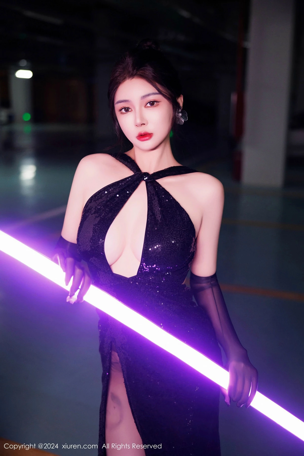 [[XiuRen秀人网]秀人网]No.9512_模特凯竹Quinn性感黑色连衣裙配黑丝袜秀丰腴身材撩人诱惑写真82P