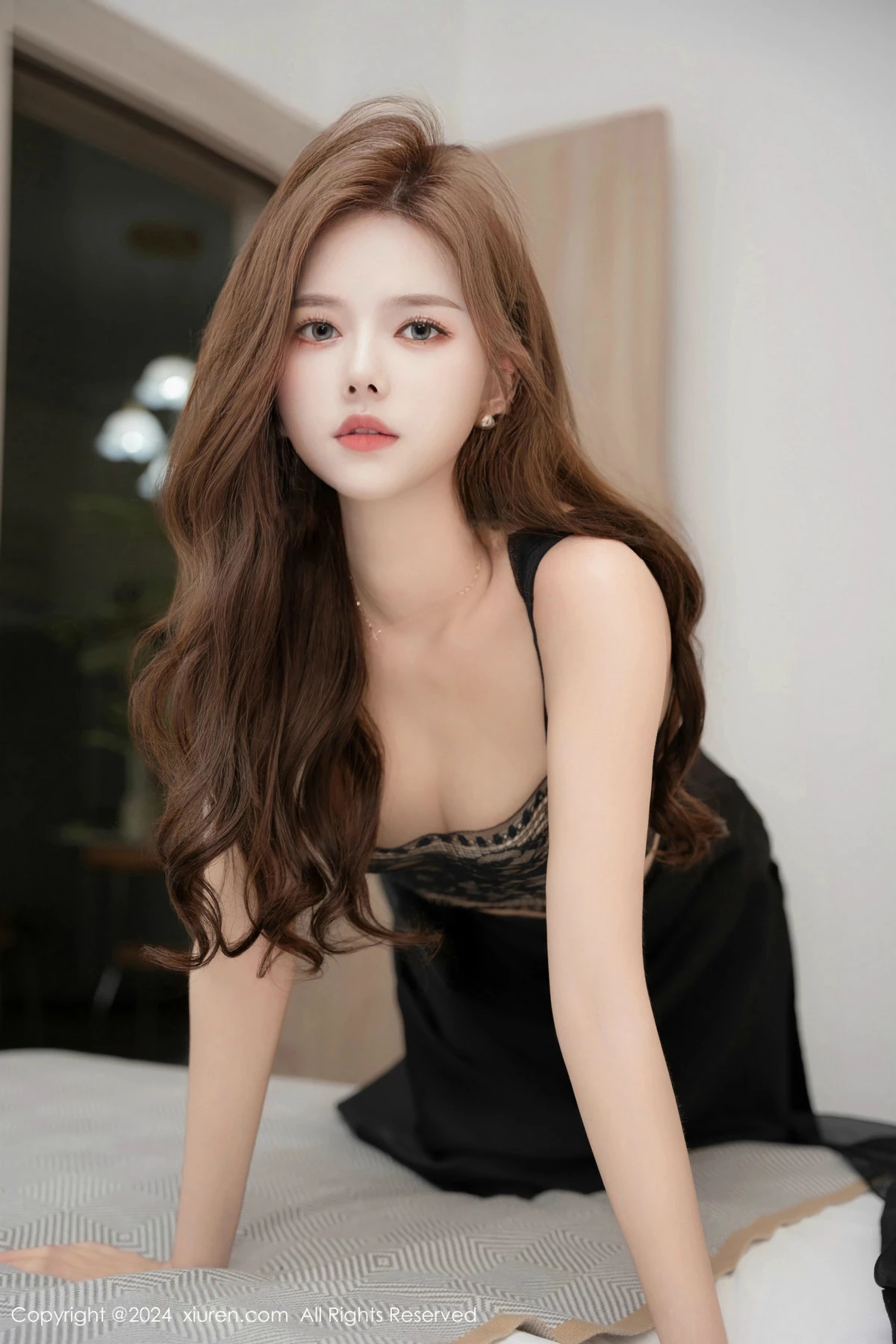 [[XiuRen秀人网]秀人网]No.9511_模特拍黄瓜girl性感黑色长裙露黑色蕾丝内衣秀曼妙身姿诱惑写真75P