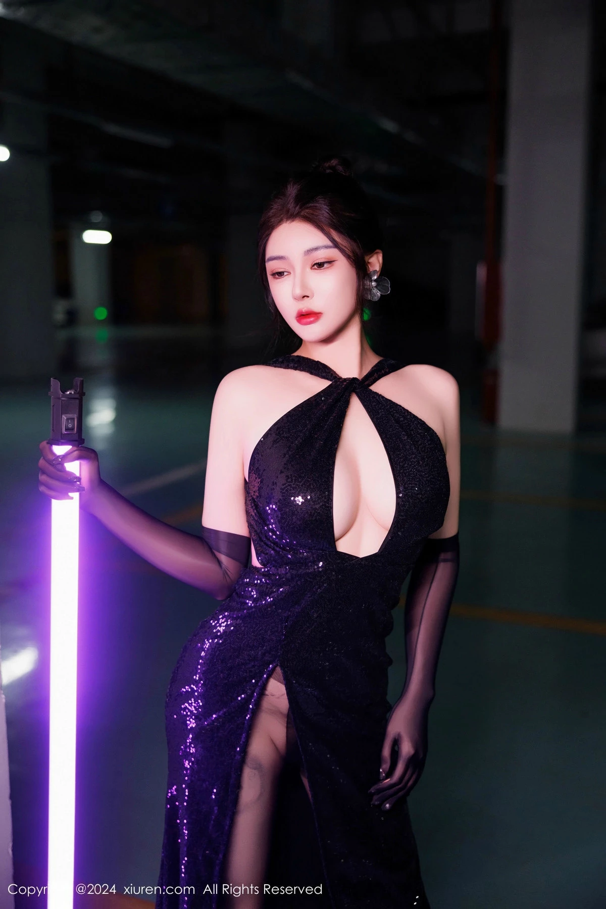 [[XiuRen秀人网]秀人网]No.9512_模特凯竹Quinn性感黑色连衣裙配黑丝袜秀丰腴身材撩人诱惑写真82P