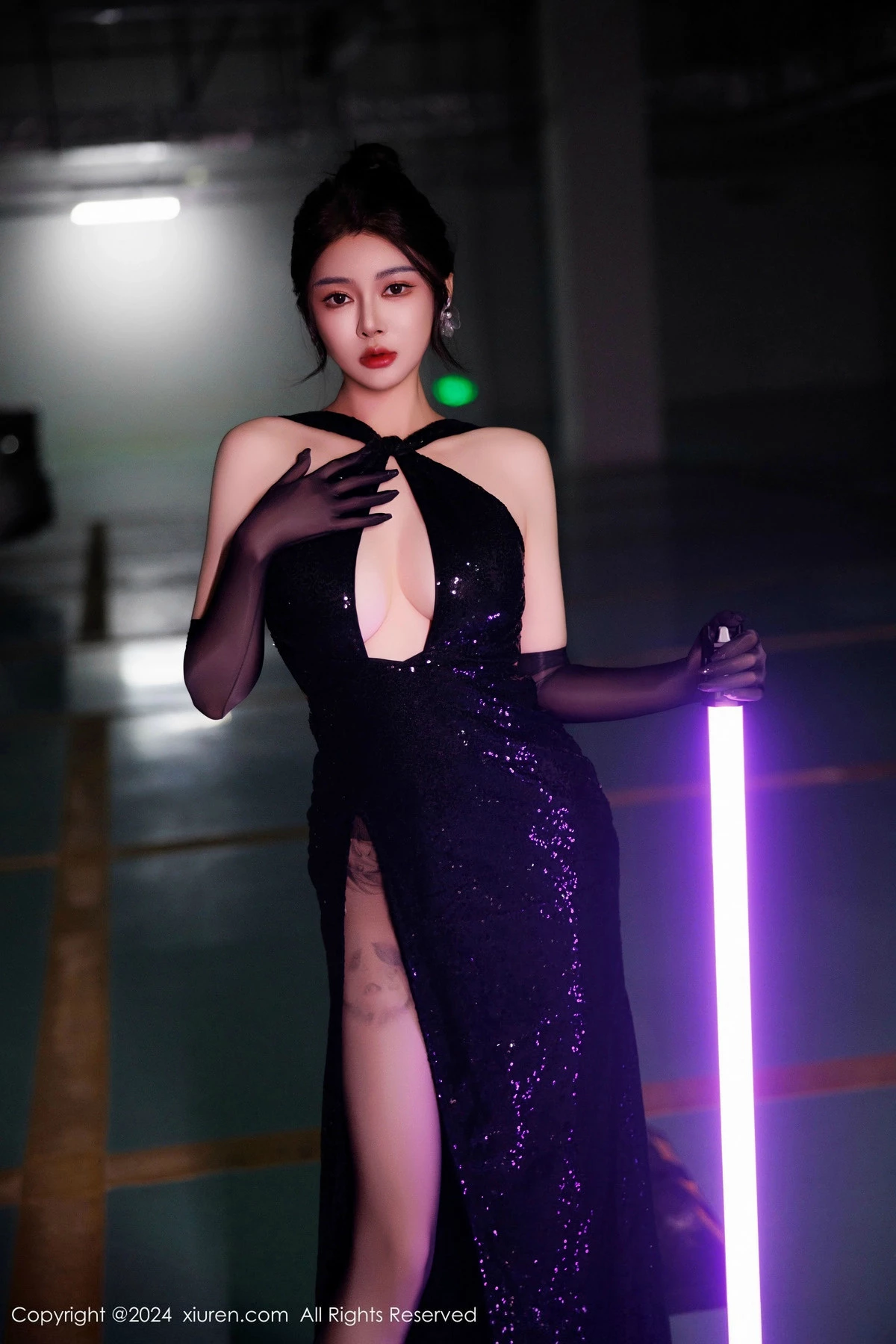 [[XiuRen秀人网]秀人网]No.9512_模特凯竹Quinn性感黑色连衣裙配黑丝袜秀丰腴身材撩人诱惑写真82P