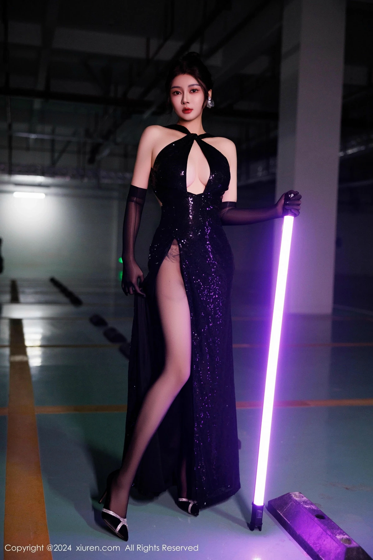 [[XiuRen秀人网]秀人网]No.9512_模特凯竹Quinn性感黑色连衣裙配黑丝袜秀丰腴身材撩人诱惑写真82P