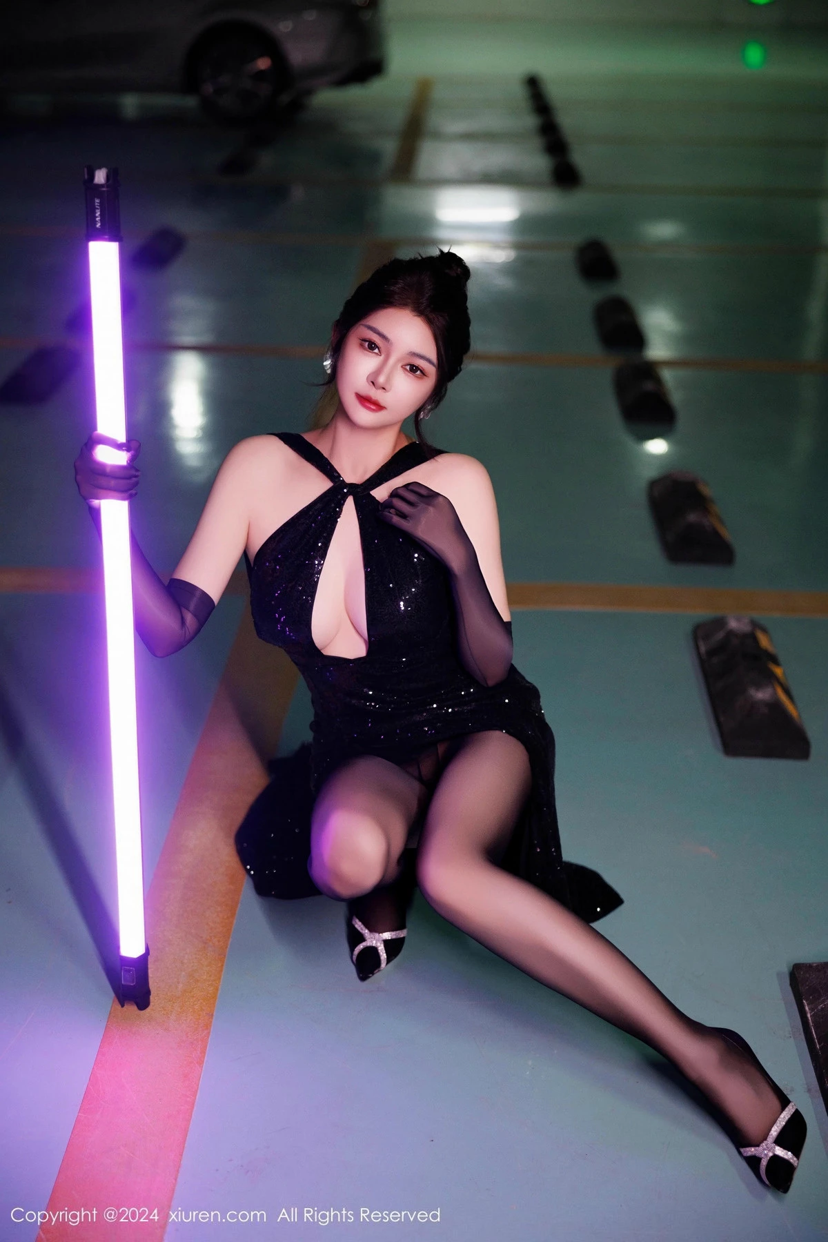 [[XiuRen秀人网]秀人网]No.9512_模特凯竹Quinn性感黑色连衣裙配黑丝袜秀丰腴身材撩人诱惑写真82P