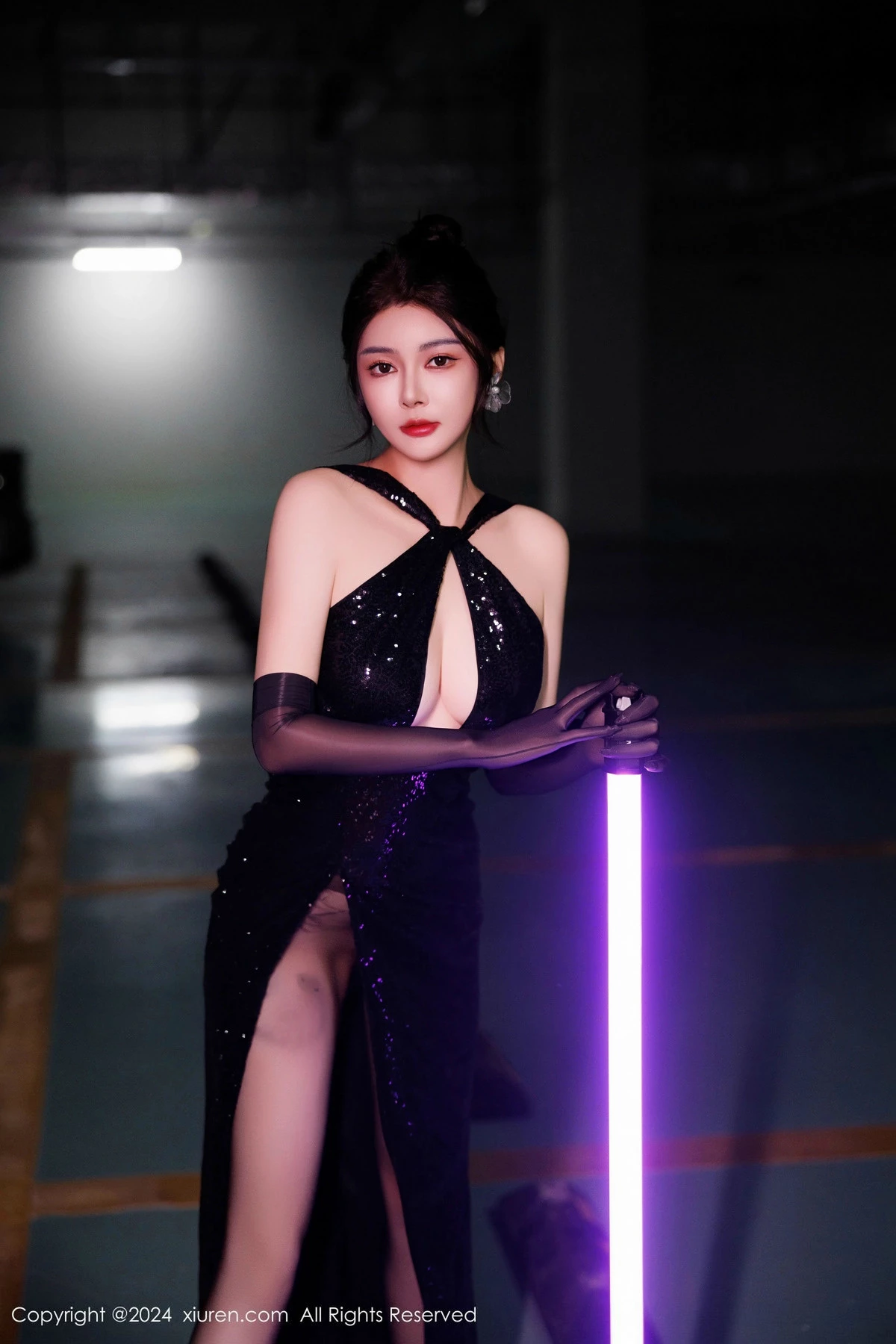 [[XiuRen秀人网]秀人网]No.9512_模特凯竹Quinn性感黑色连衣裙配黑丝袜秀丰腴身材撩人诱惑写真82P