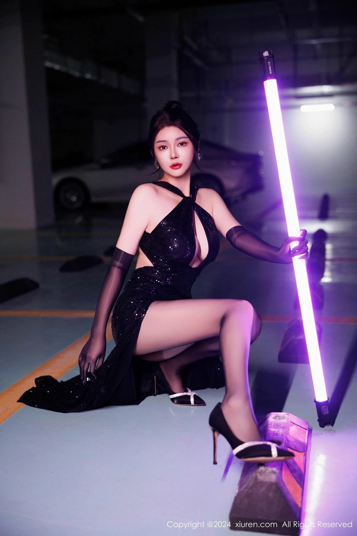 [[XiuRen秀人网]秀人网]No.9512_模特凯竹Quinn性感黑色连衣裙配黑丝袜秀丰腴身材撩人诱惑写真82P