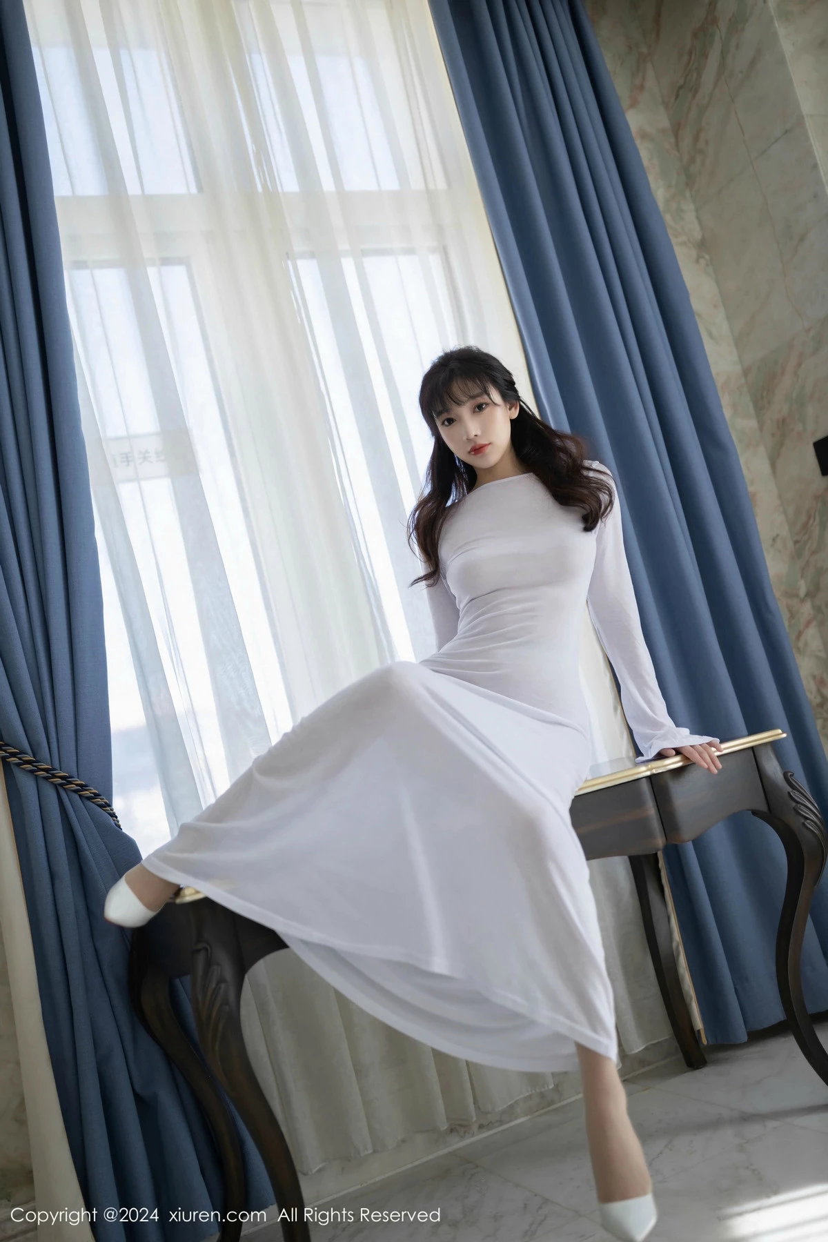 [[XiuRen秀人网]秀人网]No.9521_模特陆萱萱私房性感白色薄透礼服配超薄肉丝秀柔美身姿诱惑写真80P