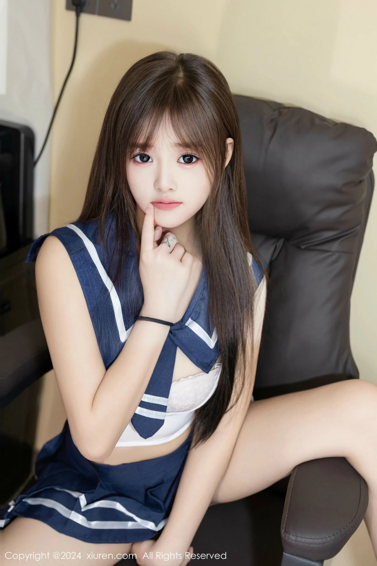 [[XiuRen秀人网]秀人网]No.9514_模特叶初雪性感白色情趣制服露白色内衣秀完美身材撩人诱惑写真68P