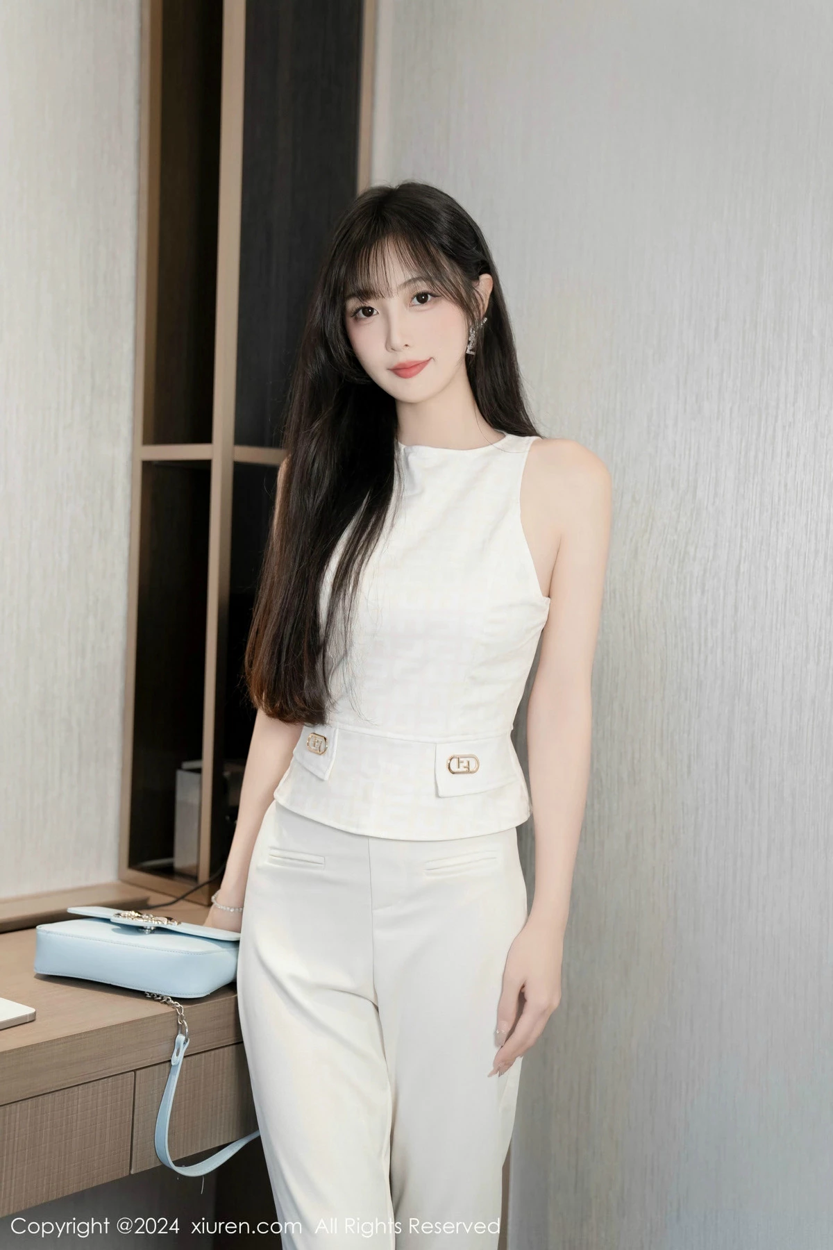 [[XiuRen秀人网]秀人网]No.9528_模特林星阑性感白上衣配简约长裤露白色内衣秀曼妙身姿诱惑写真84P