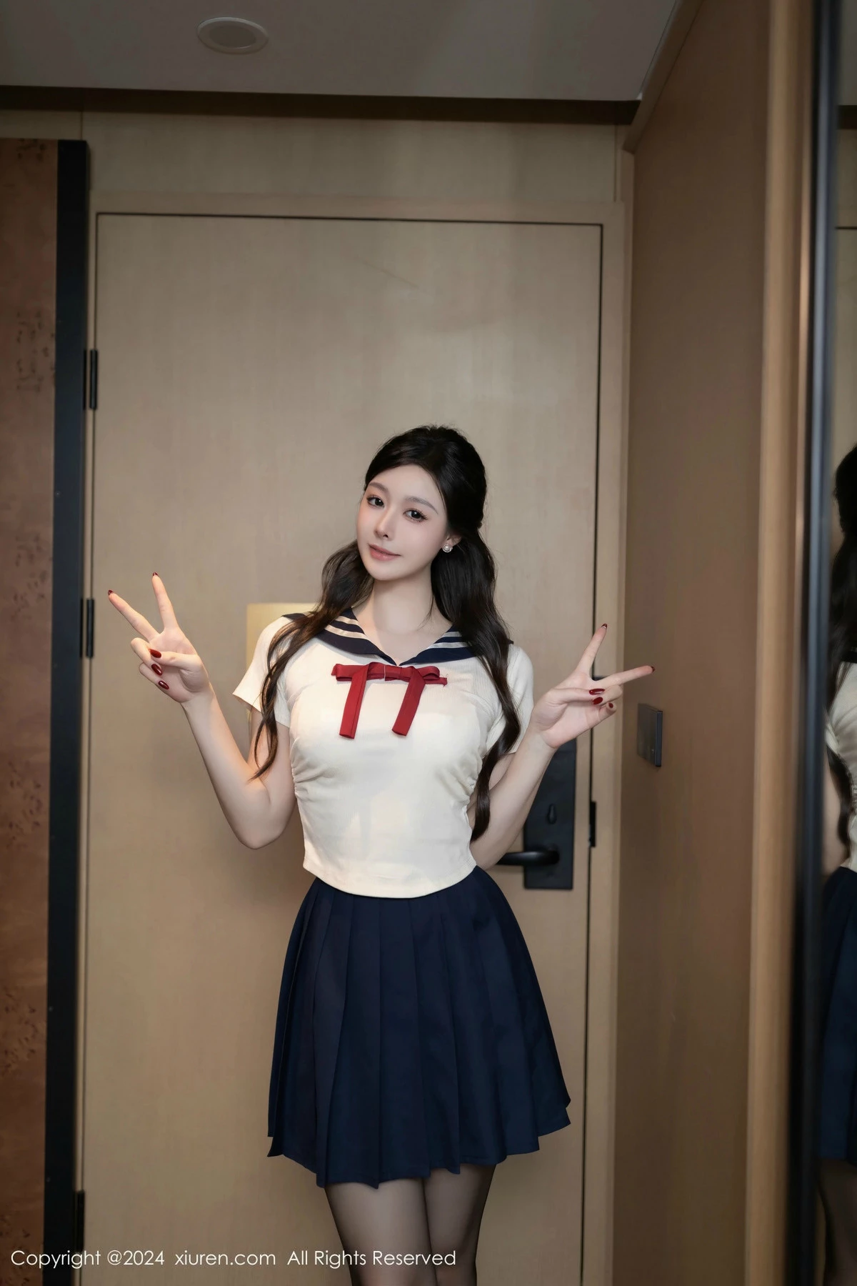 [[XiuRen秀人网]秀人网]No.9530_模特小逗逗性感JK制服露白色内衣配超薄黑丝秀曼妙身姿诱惑写真80P