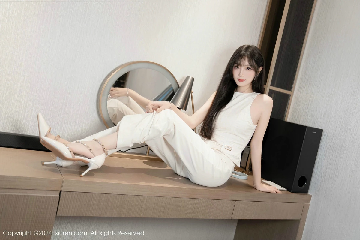 [[XiuRen秀人网]秀人网]No.9528_模特林星阑性感白上衣配简约长裤露白色内衣秀曼妙身姿诱惑写真84P