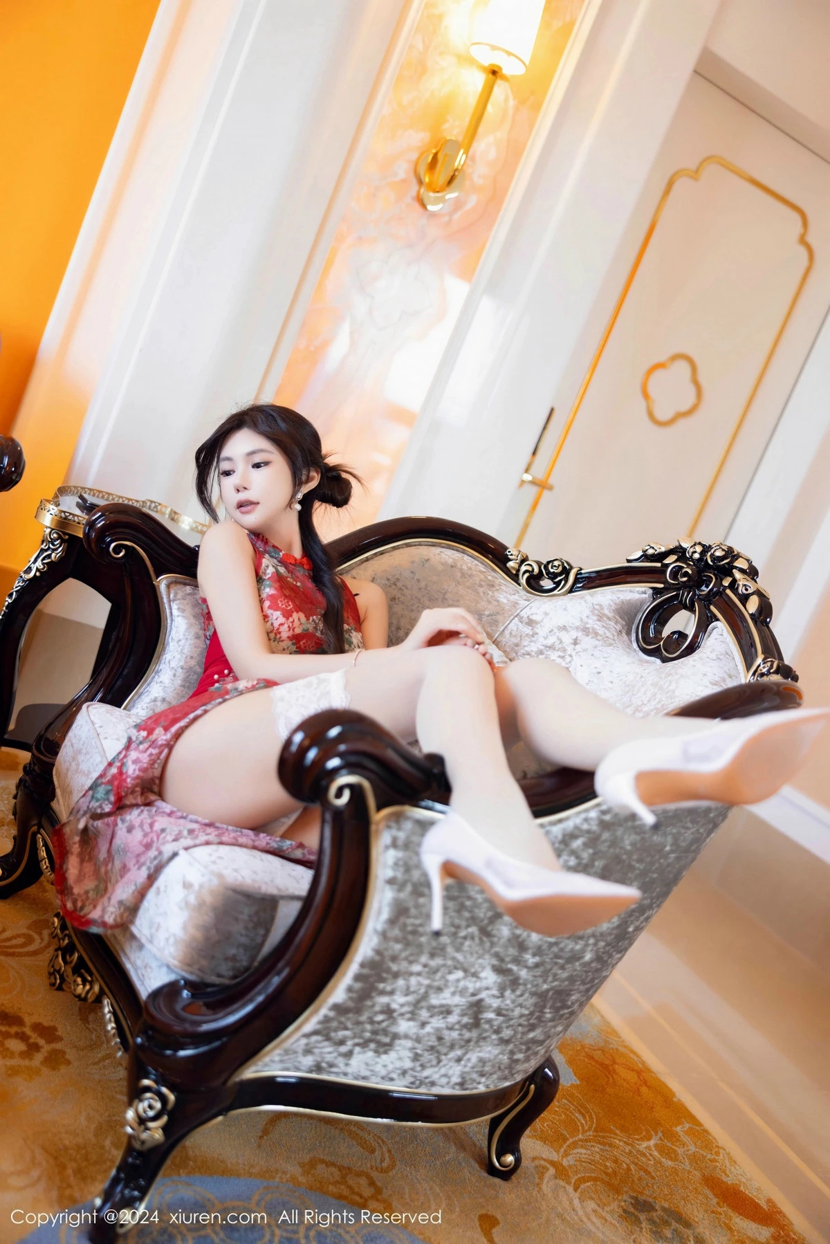 [[XiuRen秀人网]秀人网]No.9529_女神绮里嘉ula性感红色旗袍露白色内衣配白丝袜秀曼妙身姿诱惑写真80P