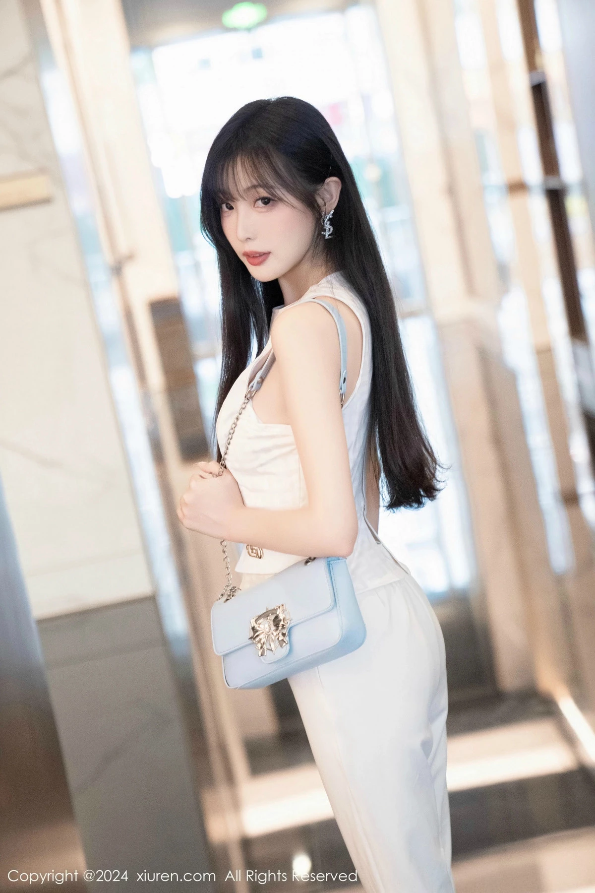 [[XiuRen秀人网]秀人网]No.9528_模特林星阑性感白上衣配简约长裤露白色内衣秀曼妙身姿诱惑写真84P