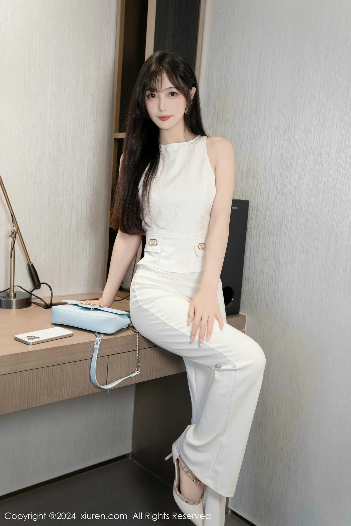 [[XiuRen秀人网]秀人网]No.9528_模特林星阑性感白上衣配简约长裤露白色内衣秀曼妙身姿诱惑写真84P