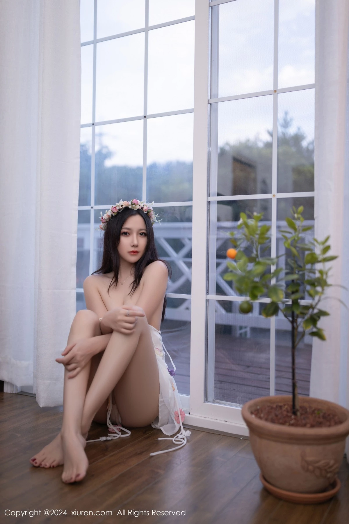 [[XiuRen秀人网]秀人网]No.9531_模特鱼子酱Fish花朵主题白色吊带配原色丝袜秀曼妙身姿诱惑写真80P