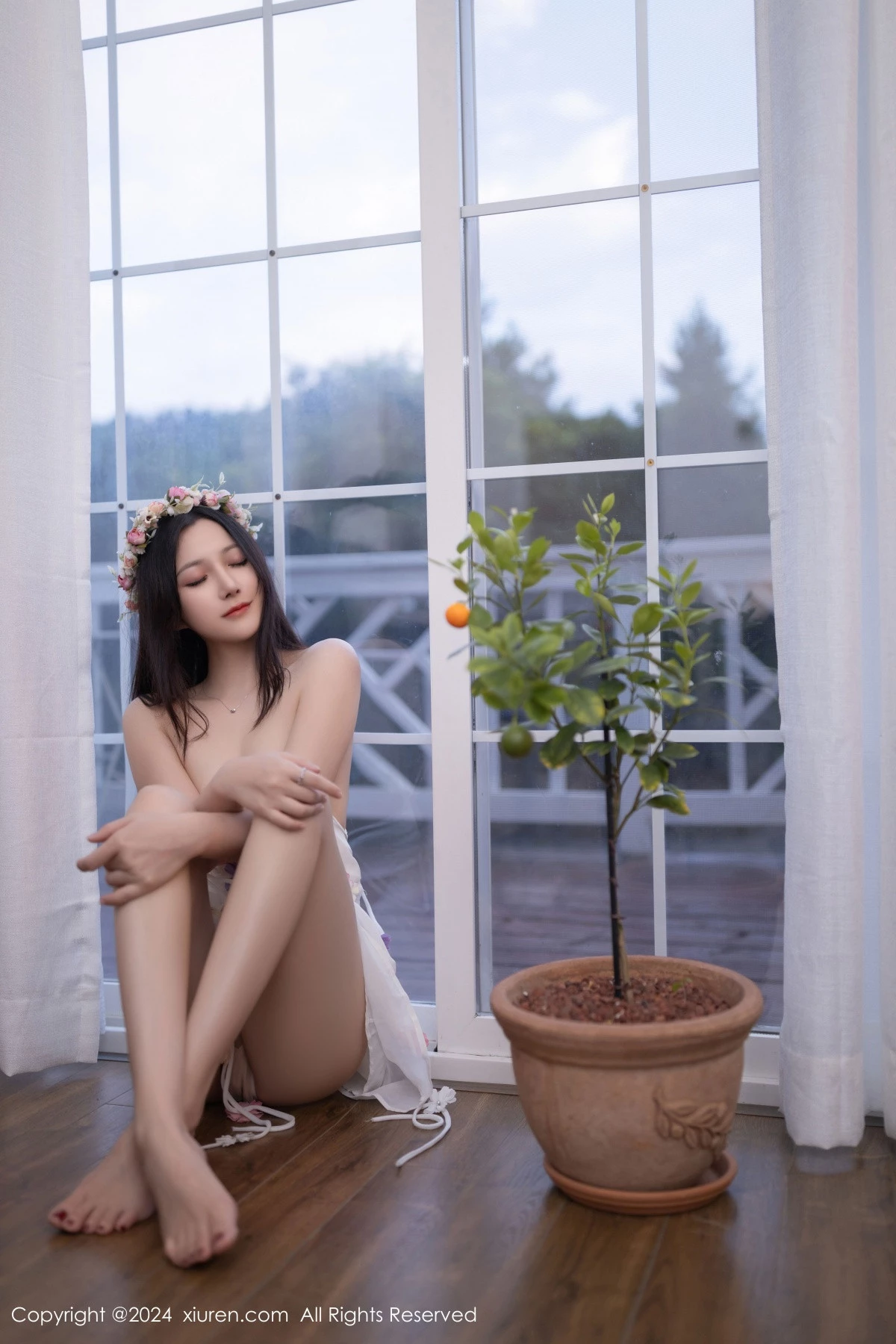 [[XiuRen秀人网]秀人网]No.9531_模特鱼子酱Fish花朵主题白色吊带配原色丝袜秀曼妙身姿诱惑写真80P