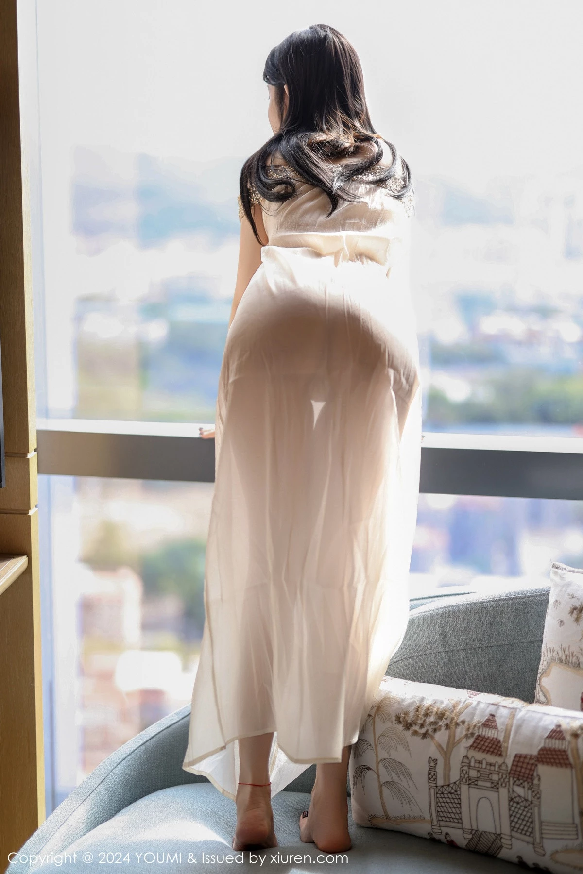 [YouMi尤蜜荟]Vol.1110_女神王雨纯私房性感浅色轻透连衣长裙半撩秀丰满身材诱惑写真70P