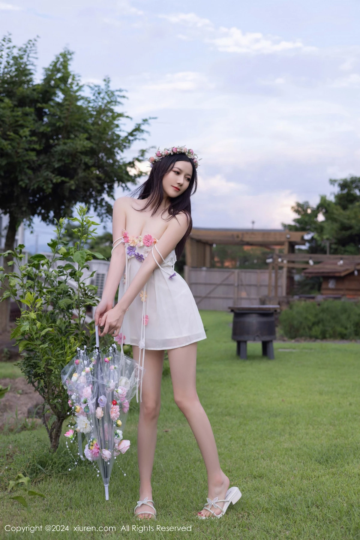 [[XiuRen秀人网]秀人网]No.9531_模特鱼子酱Fish花朵主题白色吊带配原色丝袜秀曼妙身姿诱惑写真80P