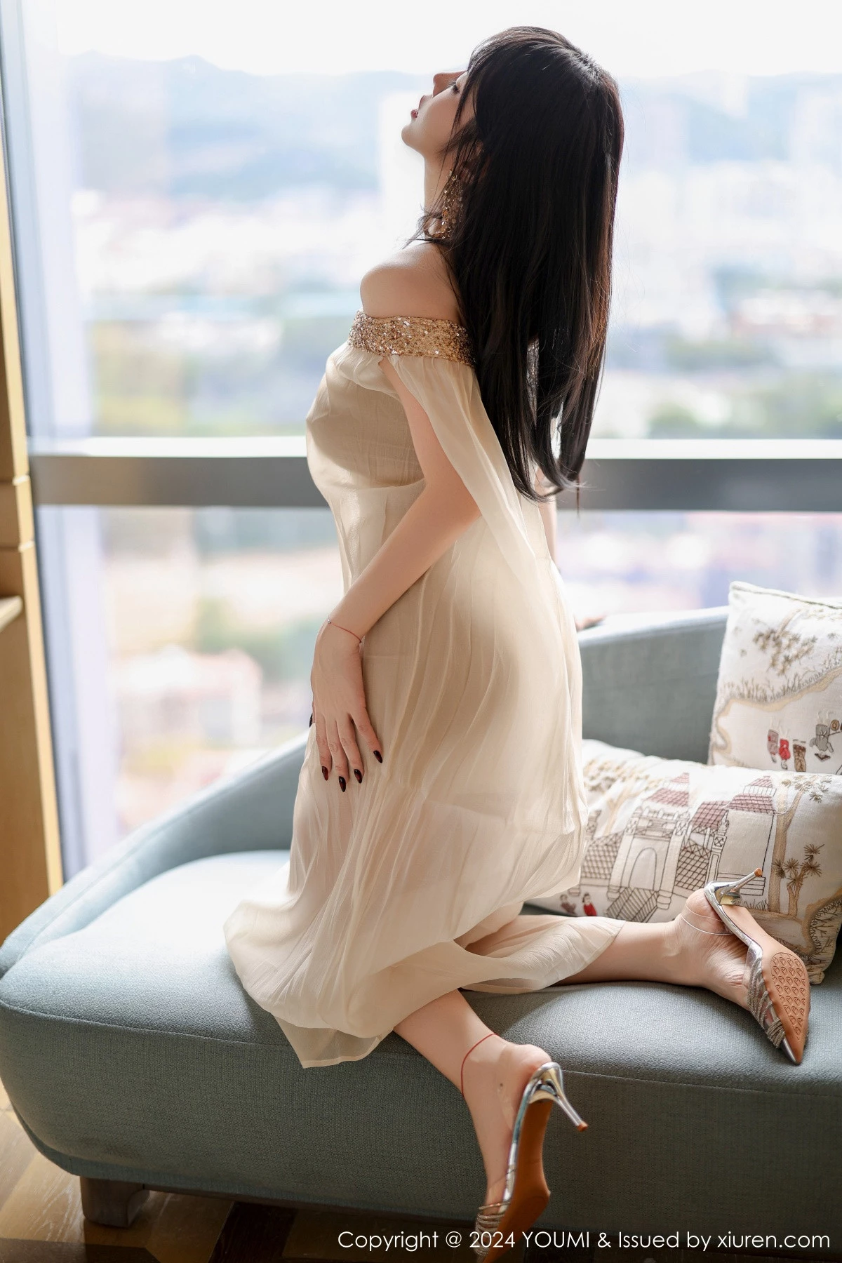 [YouMi尤蜜荟]Vol.1110_女神王雨纯私房性感浅色轻透连衣长裙半撩秀丰满身材诱惑写真70P