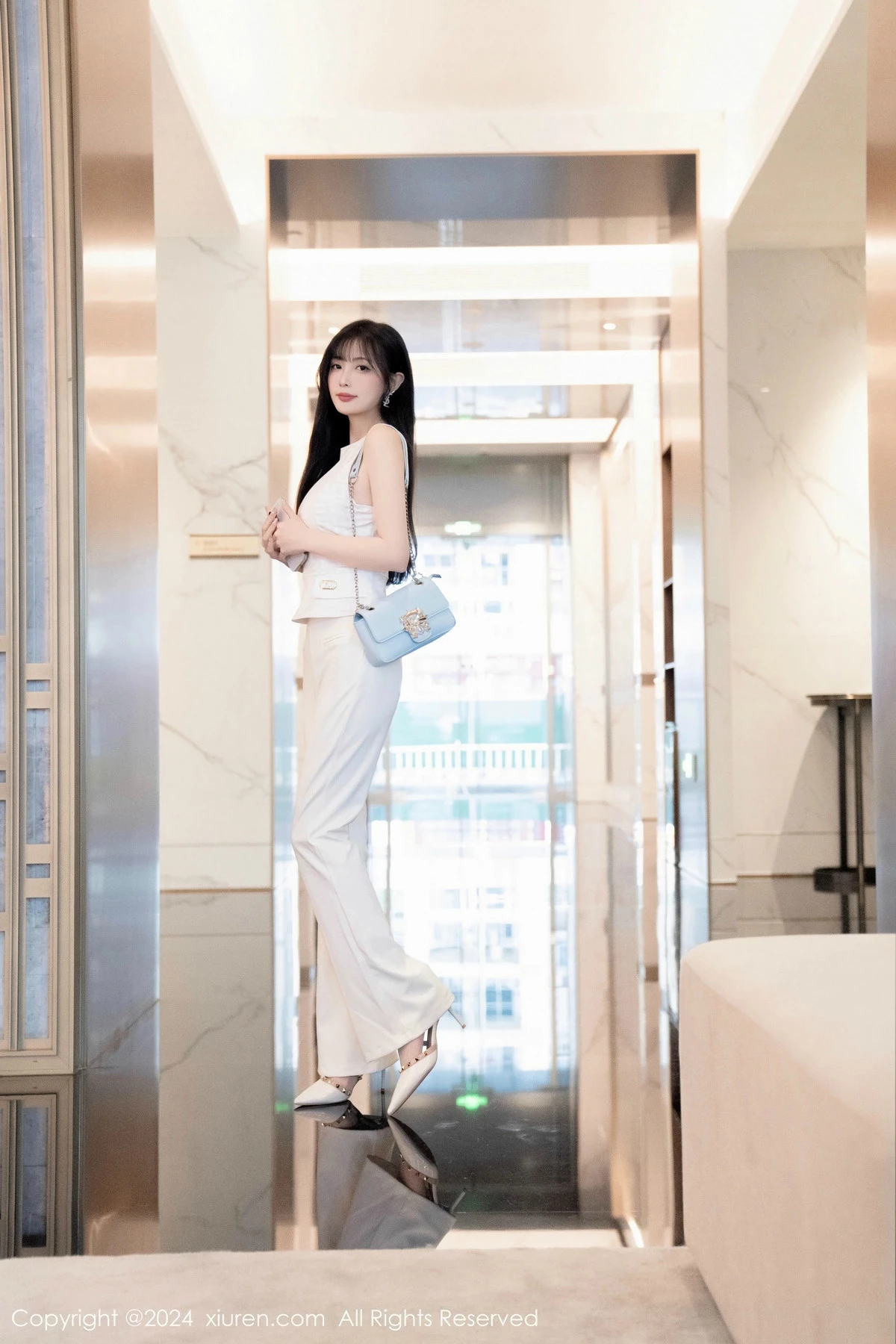 [[XiuRen秀人网]秀人网]No.9528_模特林星阑性感白上衣配简约长裤露白色内衣秀曼妙身姿诱惑写真84P