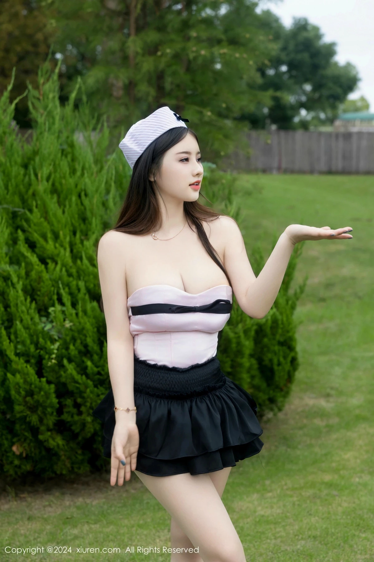 [[XiuRen秀人网]秀人网]No.9527_模特诗诗kiki公园场景性感粉色护士服配肉丝袜秀丰腴身材诱惑写真78P