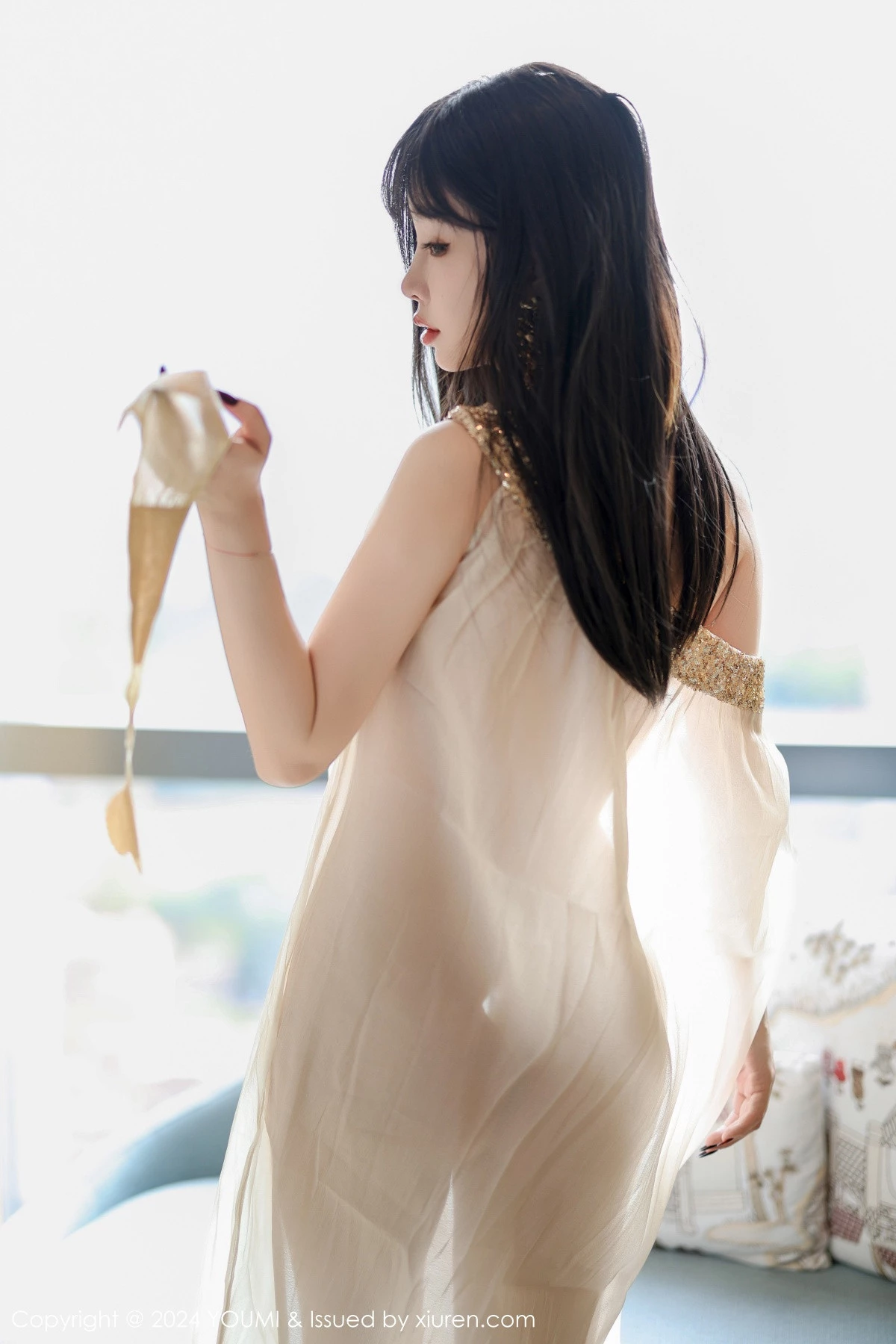 [YouMi尤蜜荟]Vol.1110_女神王雨纯私房性感浅色轻透连衣长裙半撩秀丰满身材诱惑写真70P