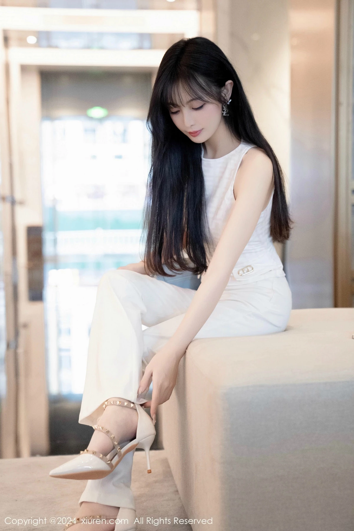 [[XiuRen秀人网]秀人网]No.9528_模特林星阑性感白上衣配简约长裤露白色内衣秀曼妙身姿诱惑写真84P