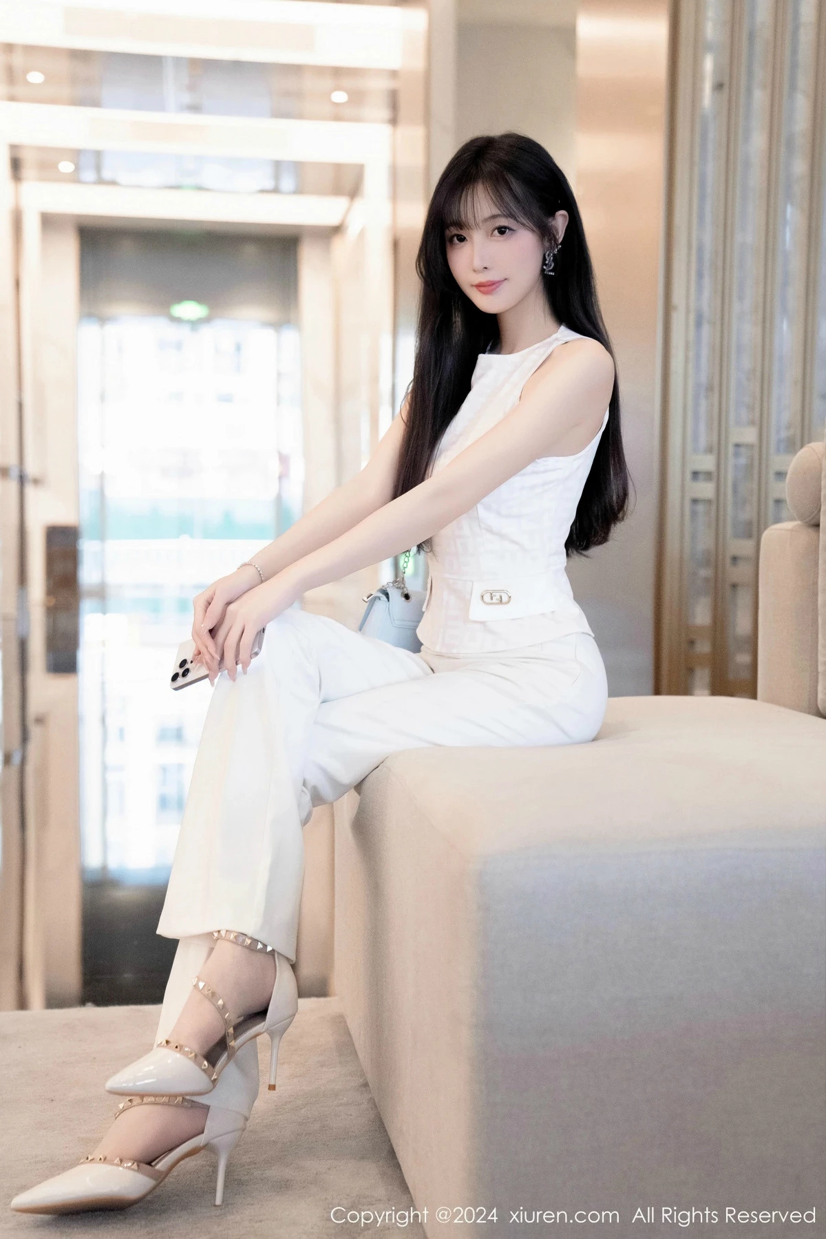 [[XiuRen秀人网]秀人网]No.9528_模特林星阑性感白上衣配简约长裤露白色内衣秀曼妙身姿诱惑写真84P