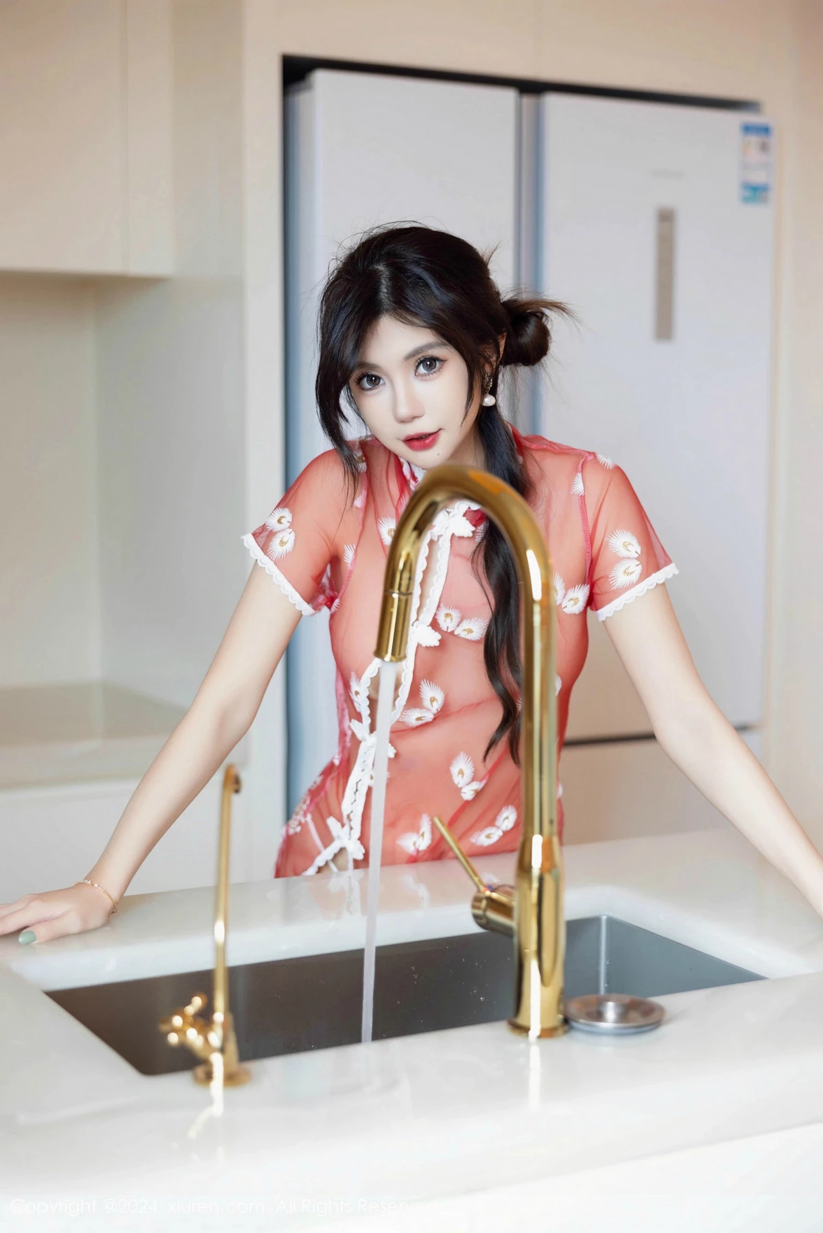 [[XiuRen秀人网]秀人网]No.9529_女神绮里嘉ula性感红色旗袍露白色内衣配白丝袜秀曼妙身姿诱惑写真80P