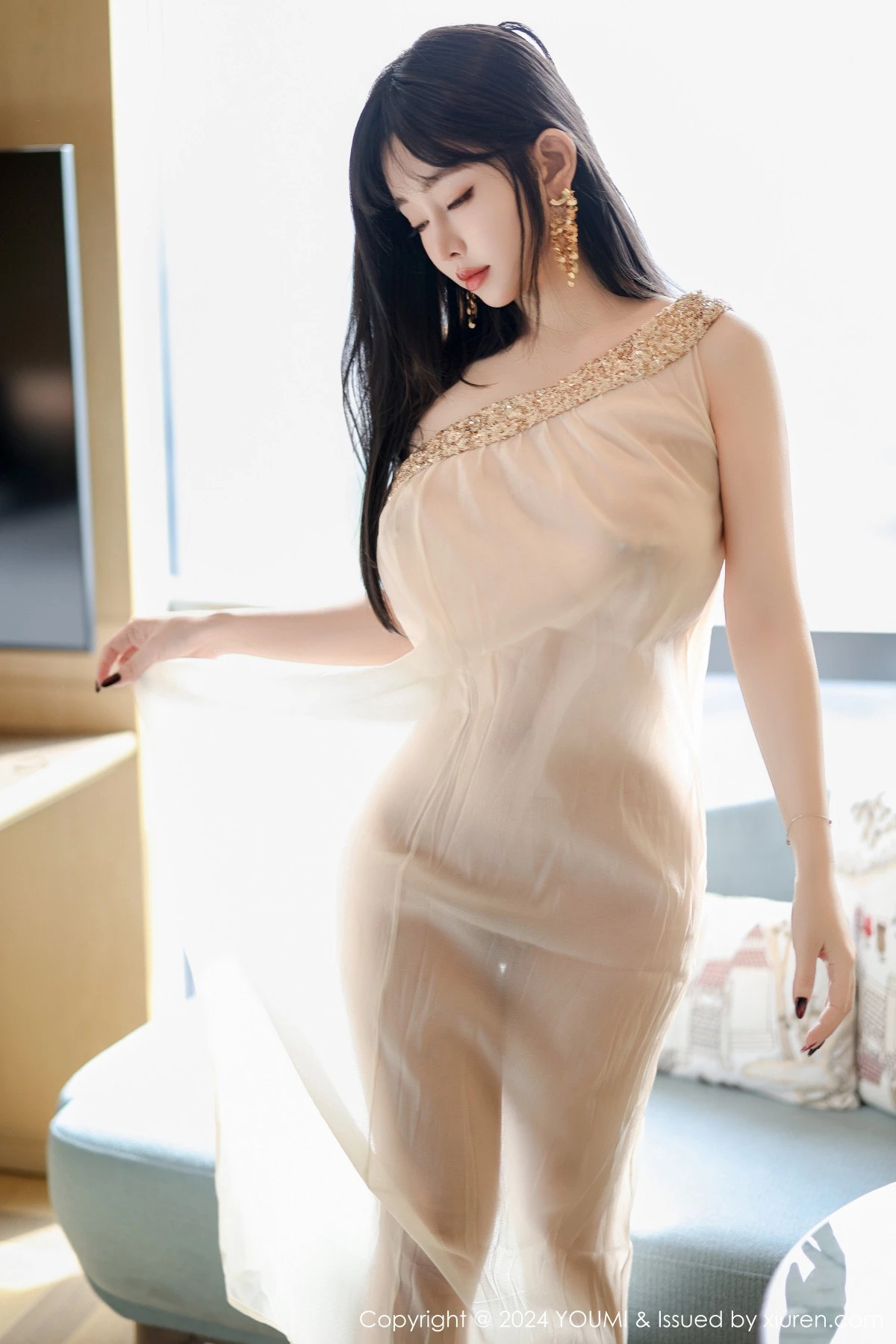 [YouMi尤蜜荟]Vol.1110_女神王雨纯私房性感浅色轻透连衣长裙半撩秀丰满身材诱惑写真70P