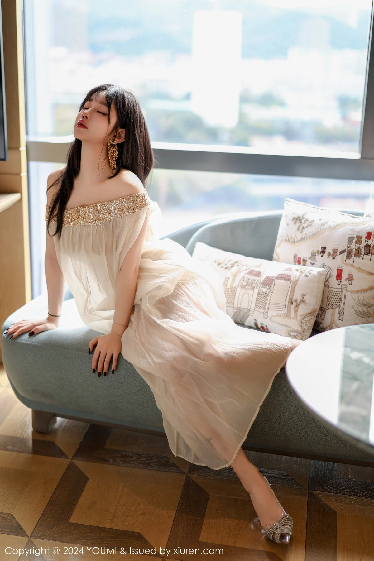 [YouMi尤蜜荟]Vol.1110_女神王雨纯私房性感浅色轻透连衣长裙半撩秀丰满身材诱惑写真70P