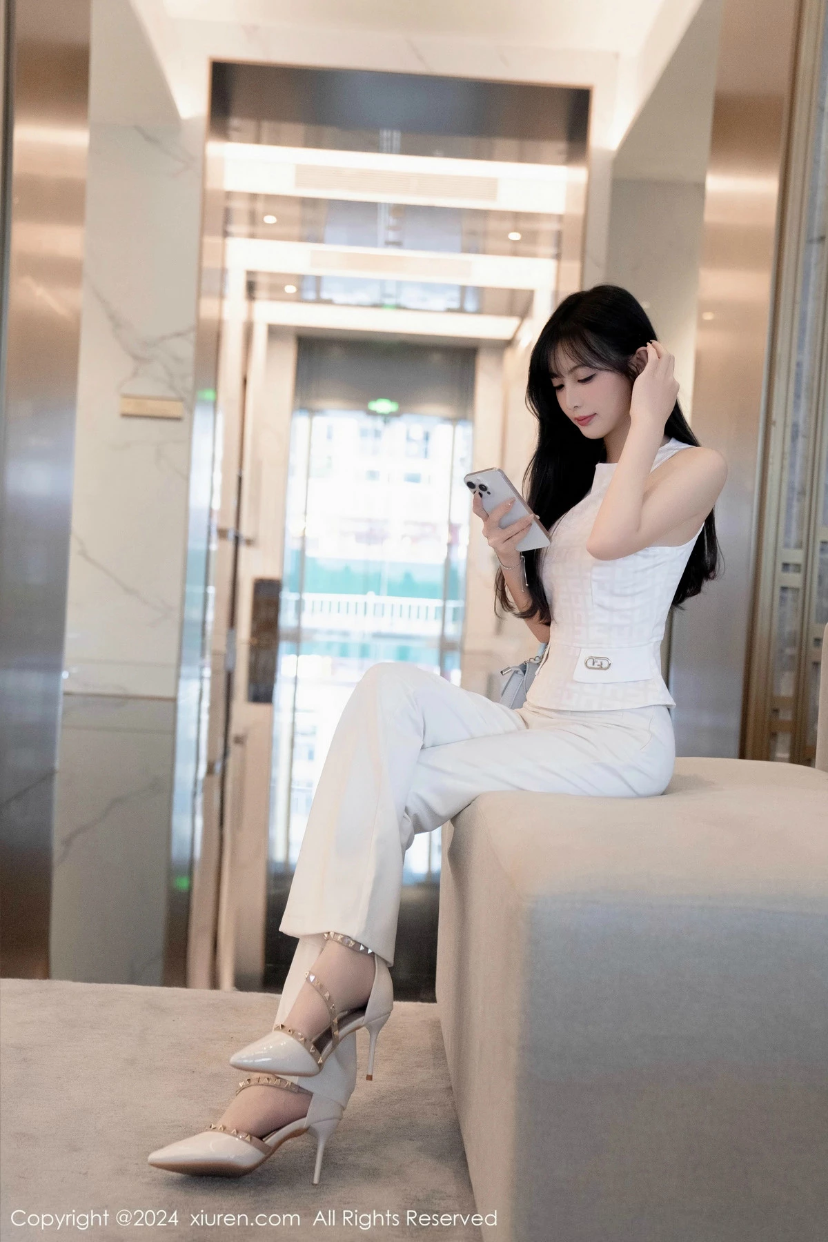 [[XiuRen秀人网]秀人网]No.9528_模特林星阑性感白上衣配简约长裤露白色内衣秀曼妙身姿诱惑写真84P