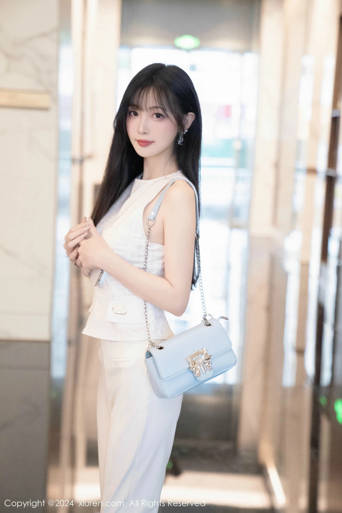 [[XiuRen秀人网]秀人网]No.9528_模特林星阑性感白上衣配简约长裤露白色内衣秀曼妙身姿诱惑写真84P