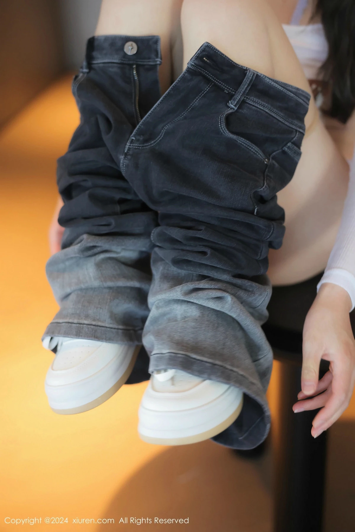 [[XiuRen秀人网]秀人网]No.9524_模特桃妖夭性感白T配牛仔裤露白色情趣内衣秀惹火身材诱惑写真89P